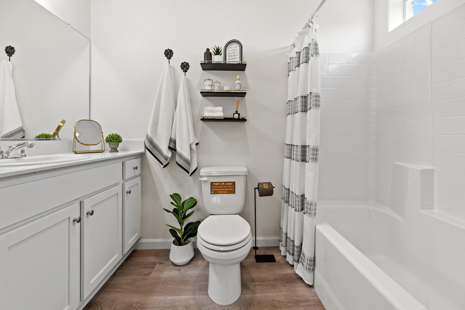 30702 Azalea Rd, Visalia, CA 93291