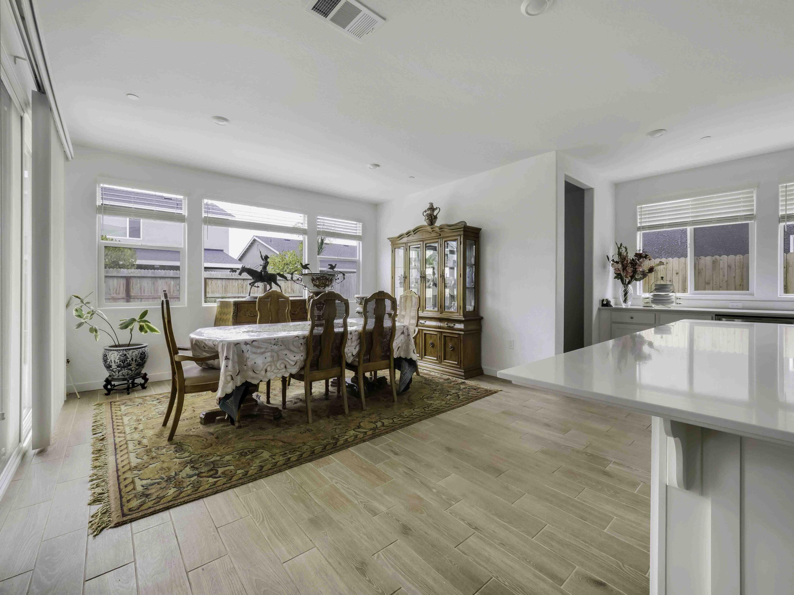 143 NE Riverway Dr, Visalia, CA 93291