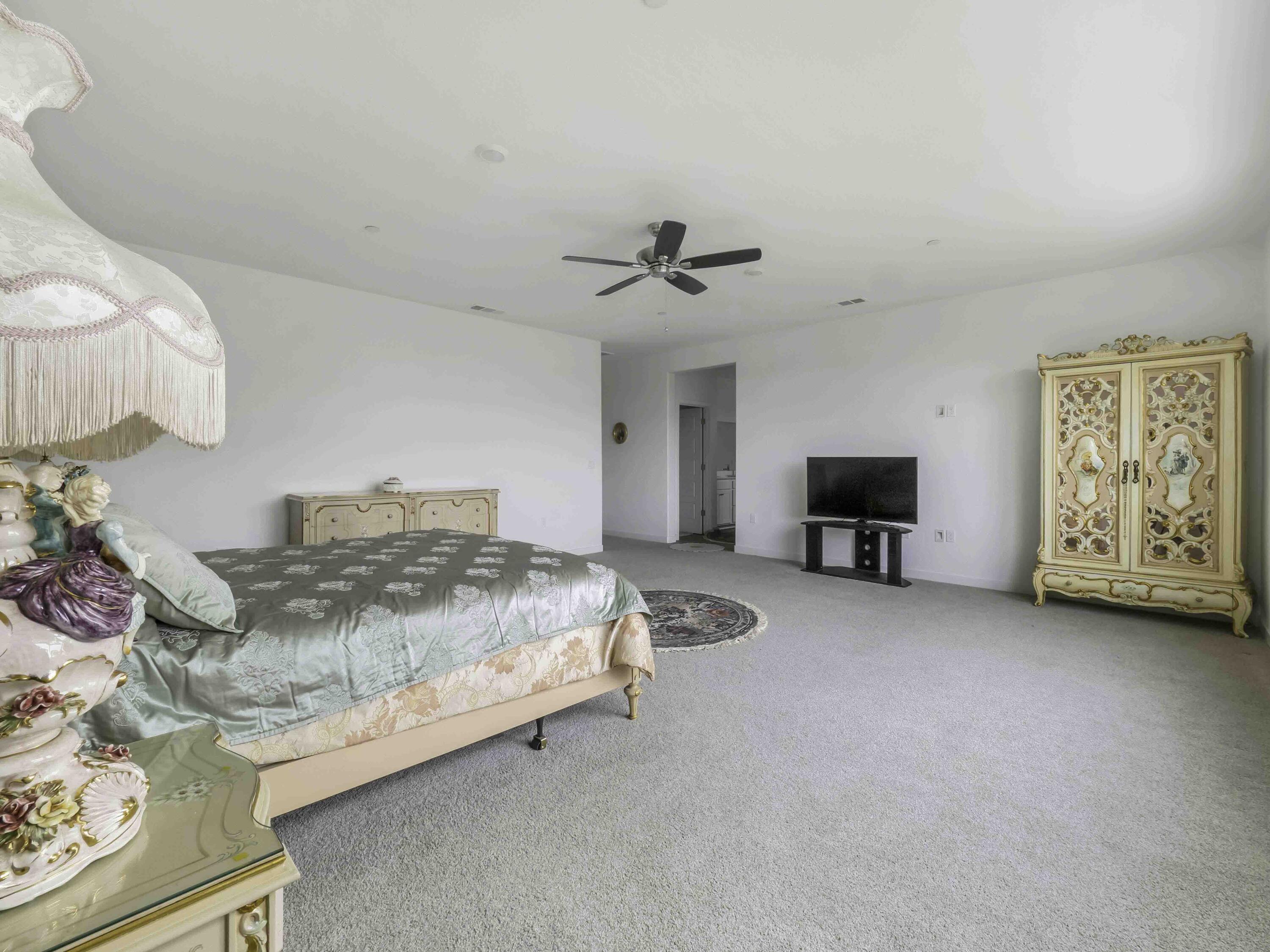 143 NE Riverway Dr, Visalia, CA 93291