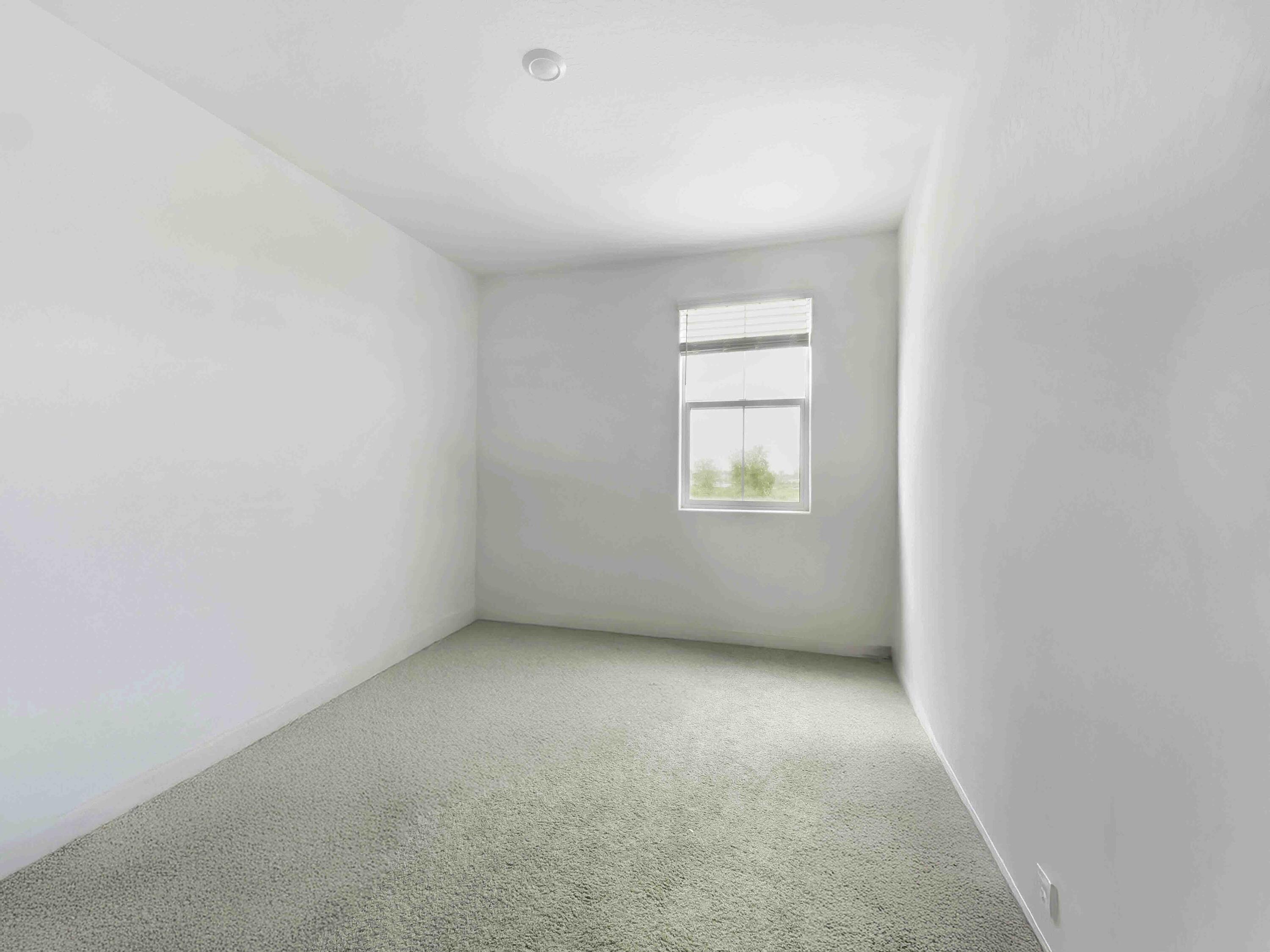 143 NE Riverway Dr, Visalia, CA 93291