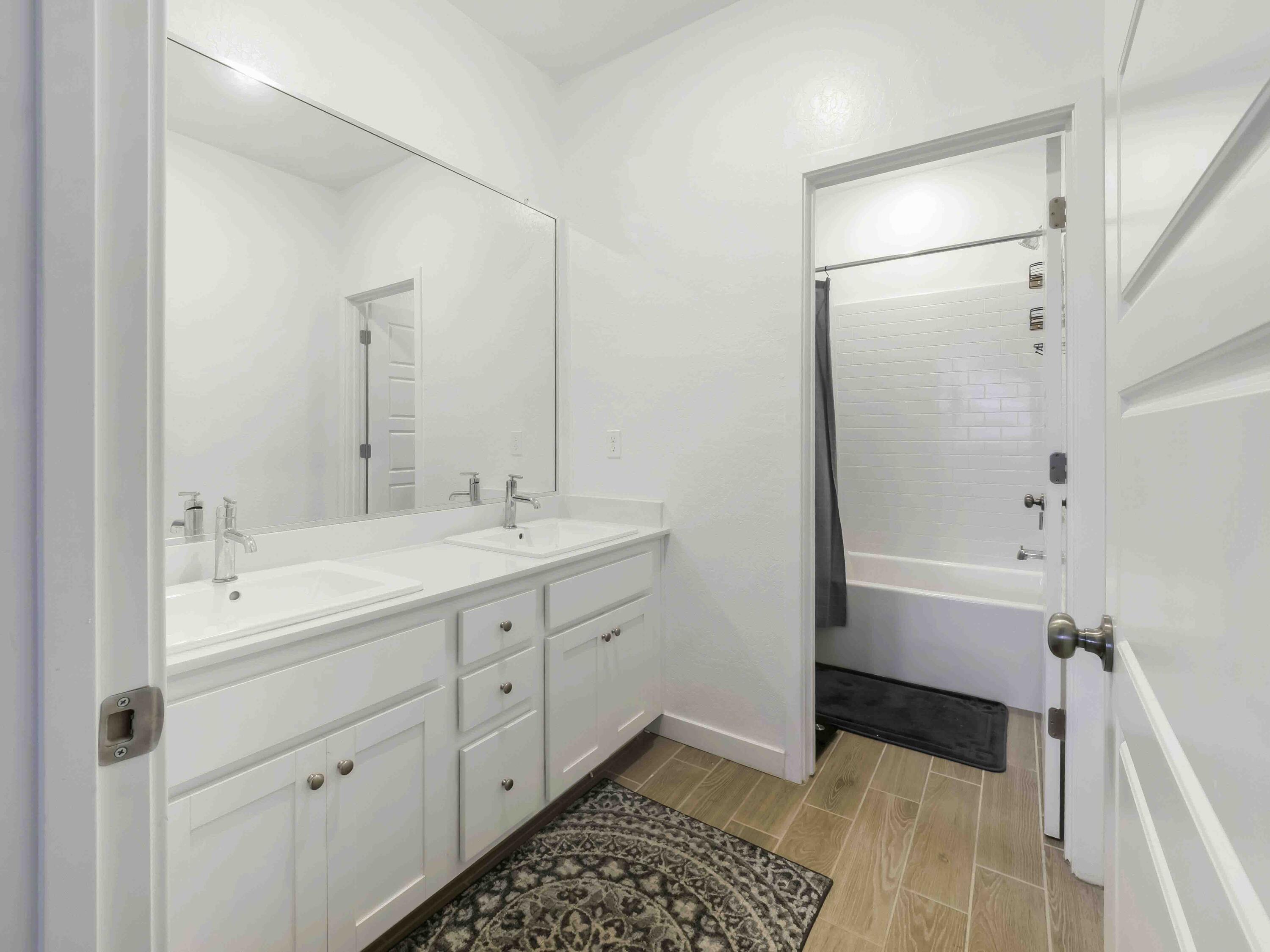 143 NE Riverway Dr, Visalia, CA 93291