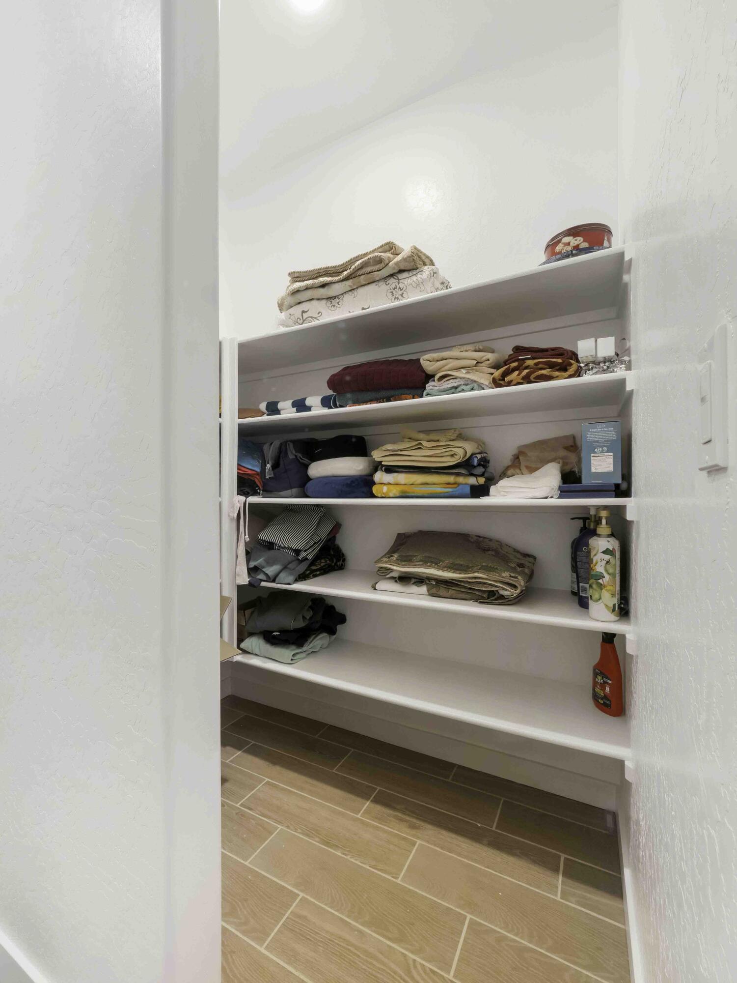 143 NE Riverway Dr, Visalia, CA 93291