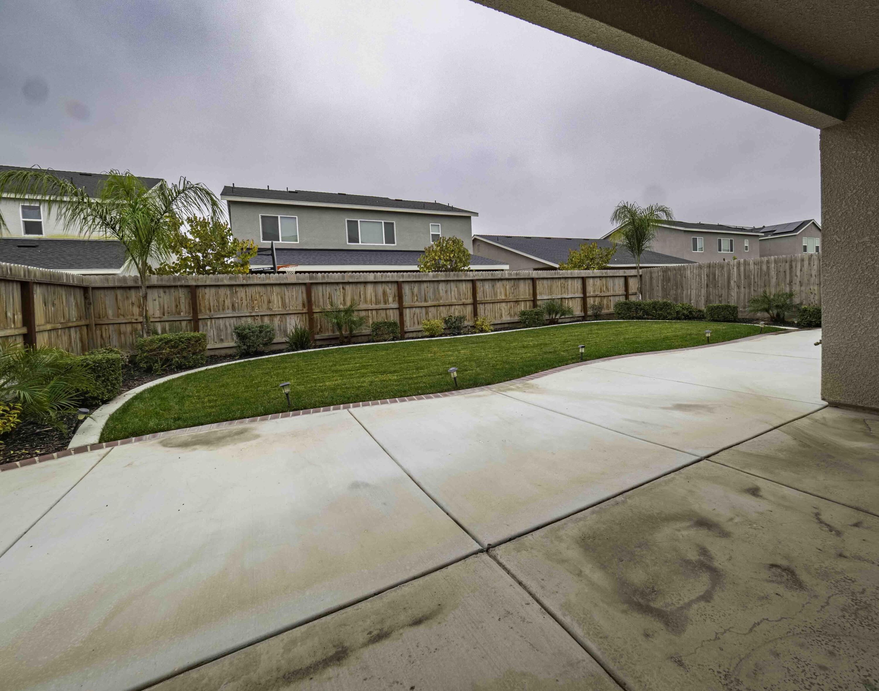 143 NE Riverway Dr, Visalia, CA 93291