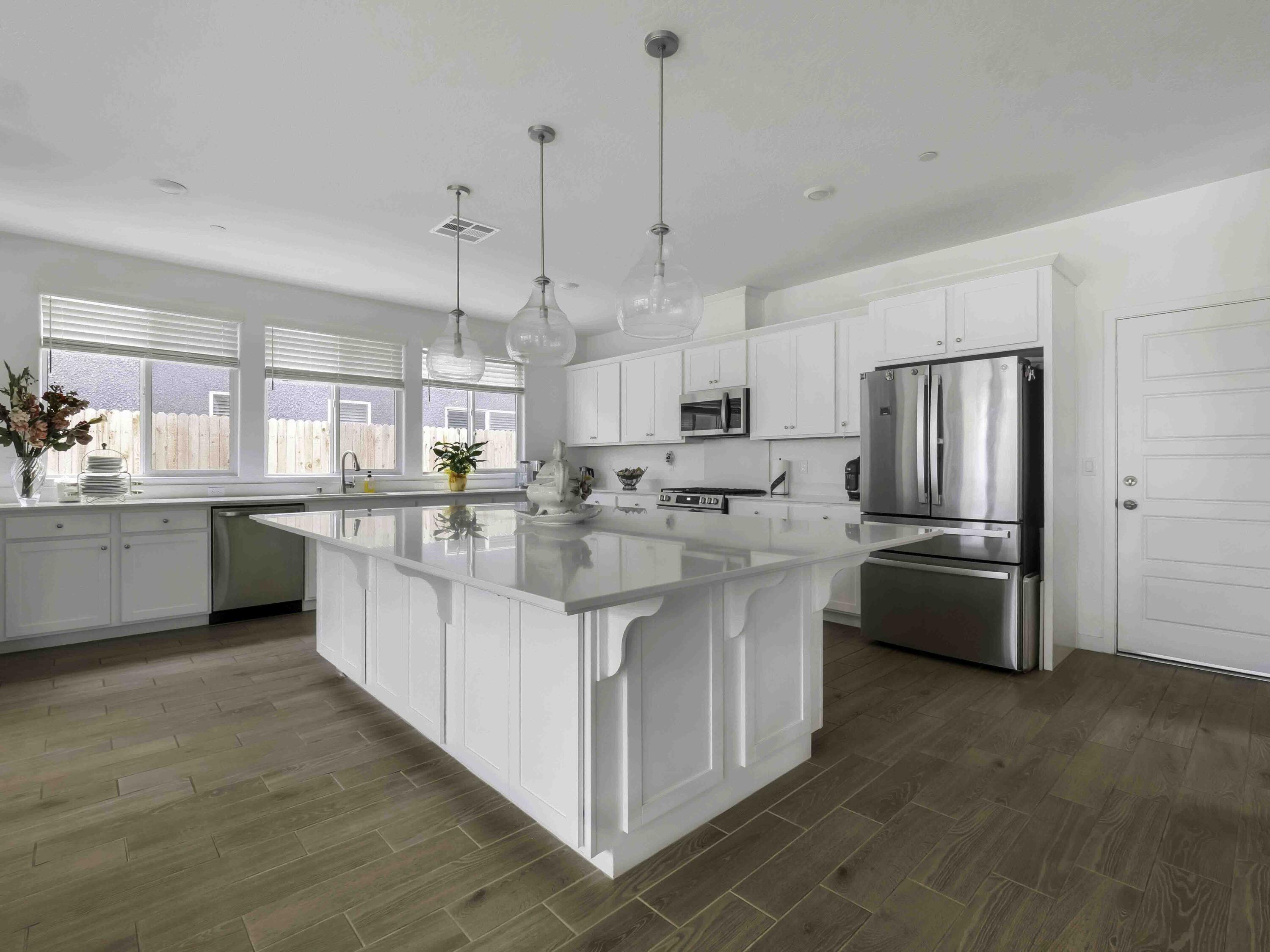 143 NE Riverway Dr, Visalia, CA 93291