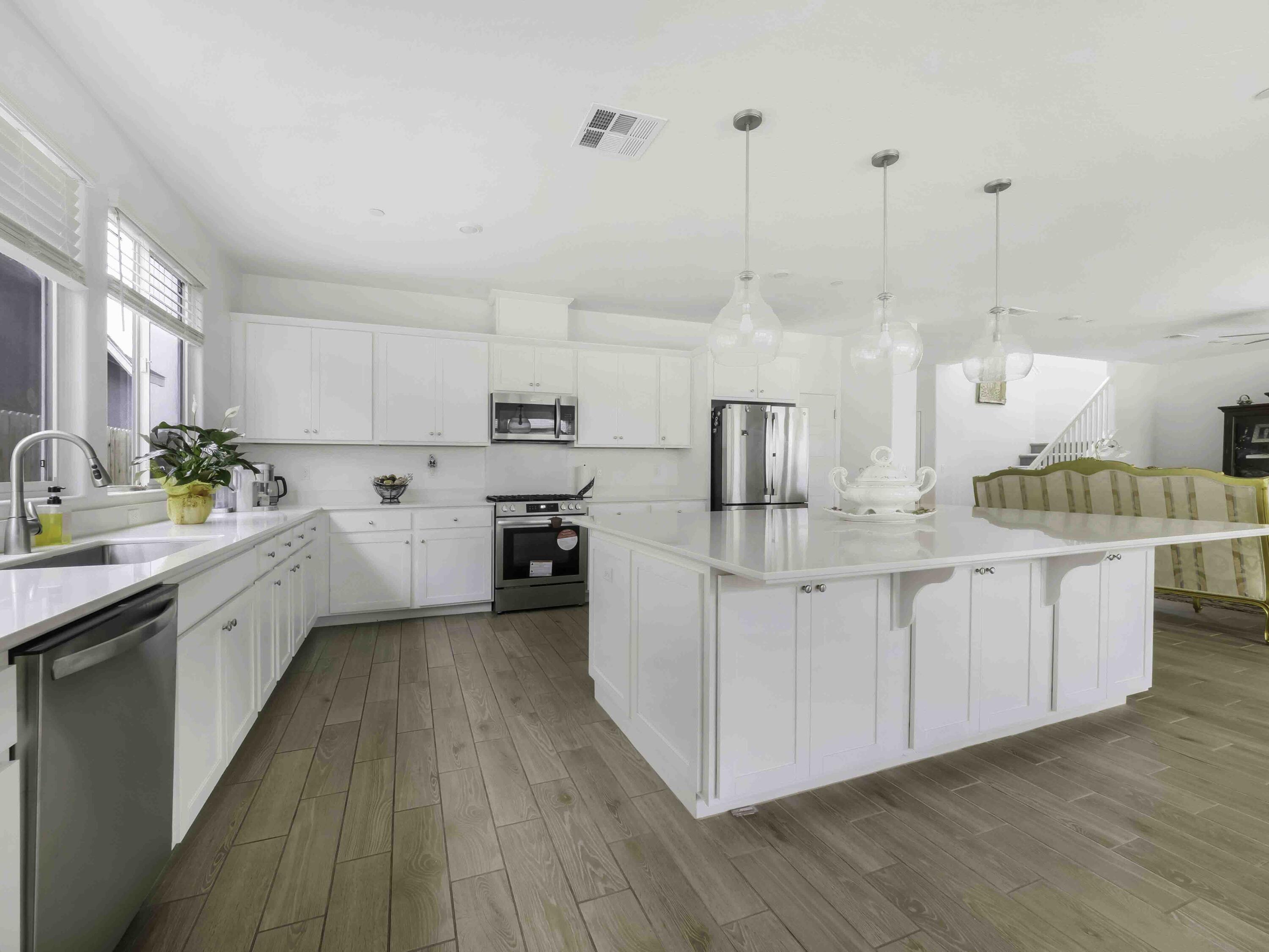 143 NE Riverway Dr, Visalia, CA 93291