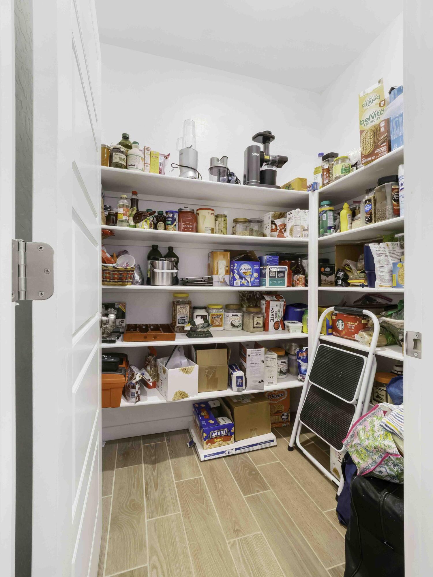 143 NE Riverway Dr, Visalia, CA 93291