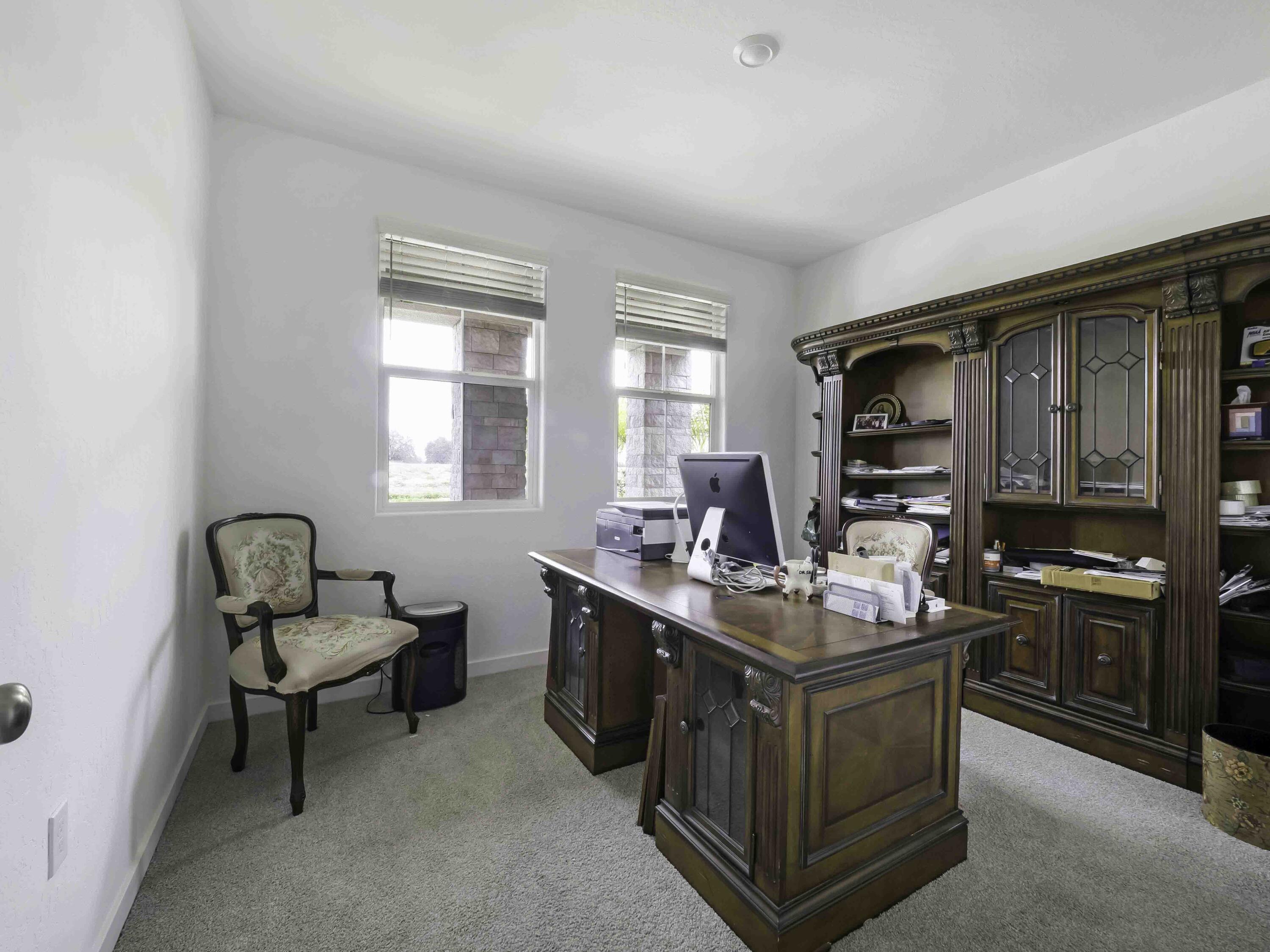 143 NE Riverway Dr, Visalia, CA 93291