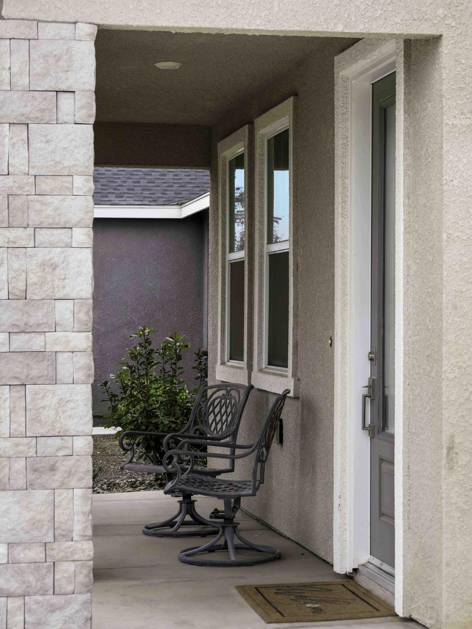 143 NE Riverway Dr, Visalia, CA 93291