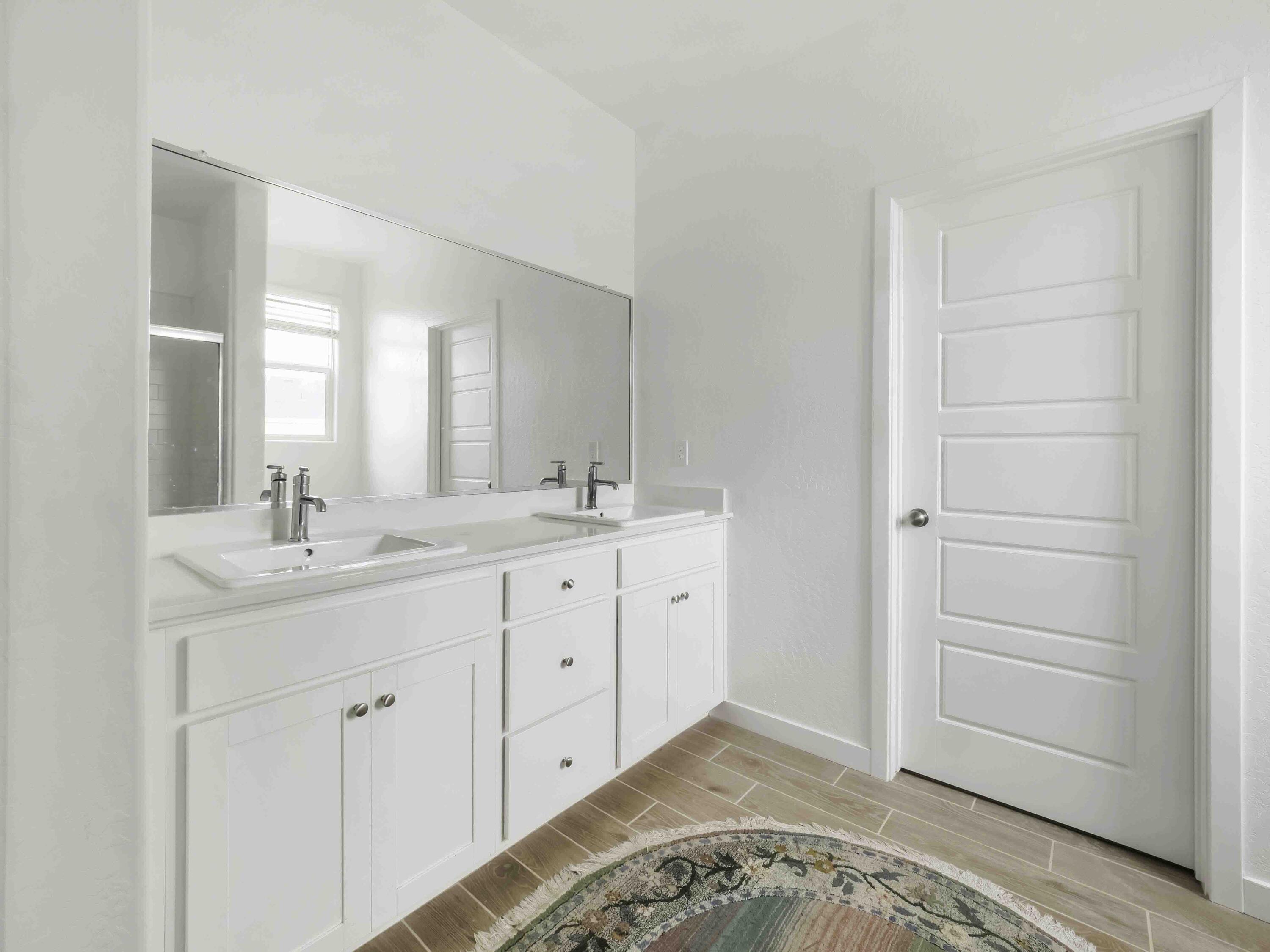 143 NE Riverway Dr, Visalia, CA 93291