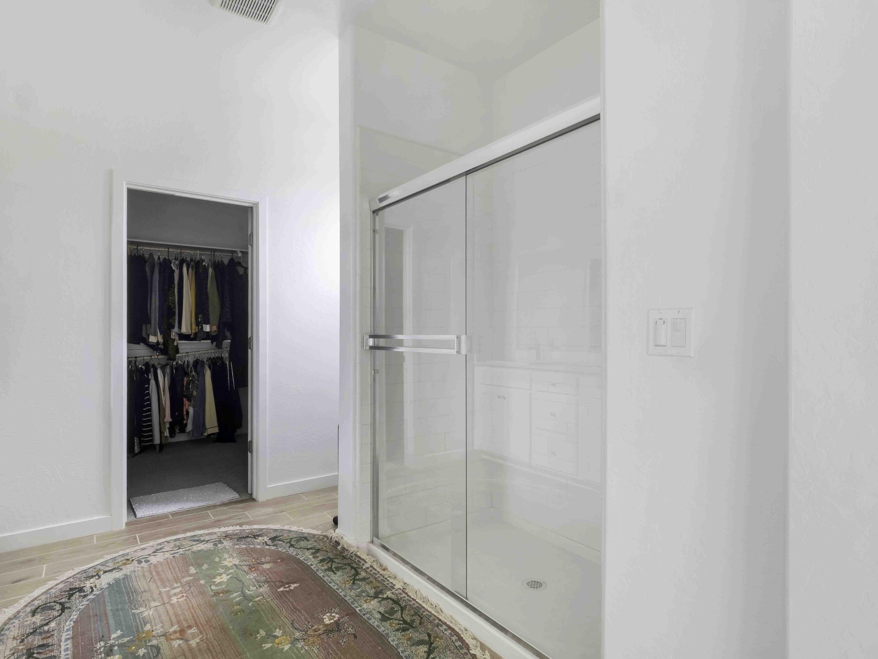 143 NE Riverway Dr, Visalia, CA 93291