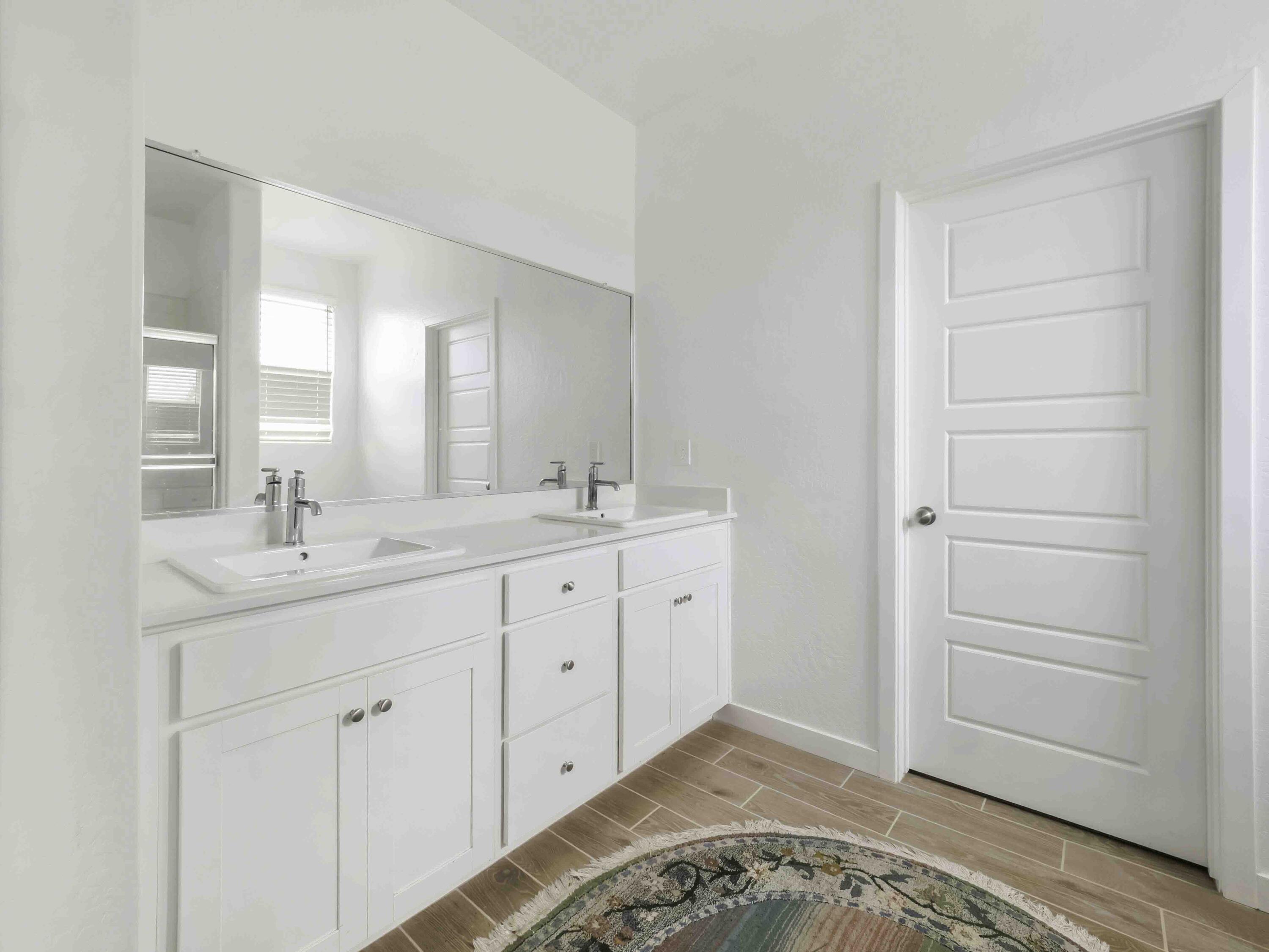 143 NE Riverway Dr, Visalia, CA 93291