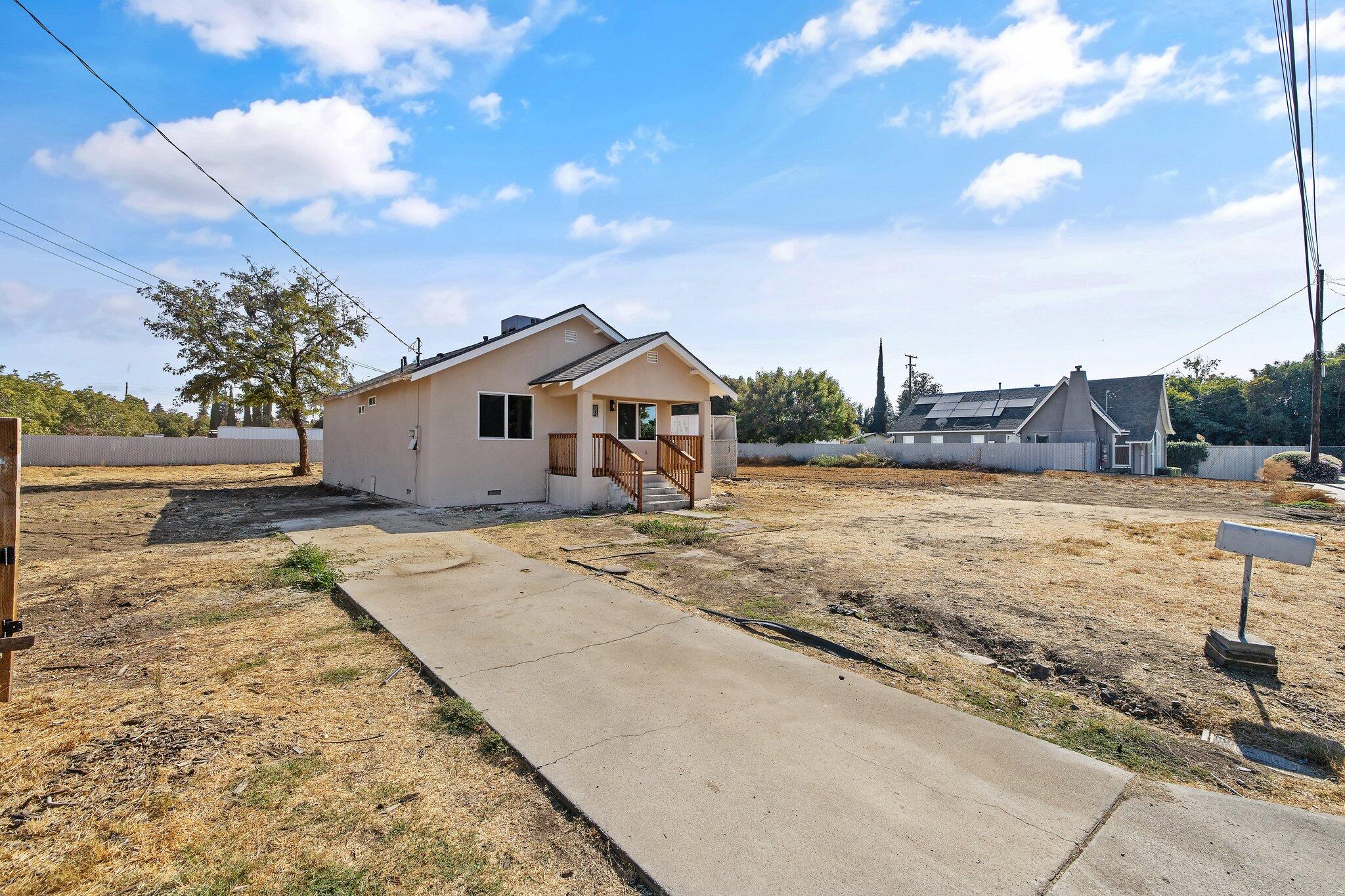 1344 S Liberty St, Visalia, CA 93292