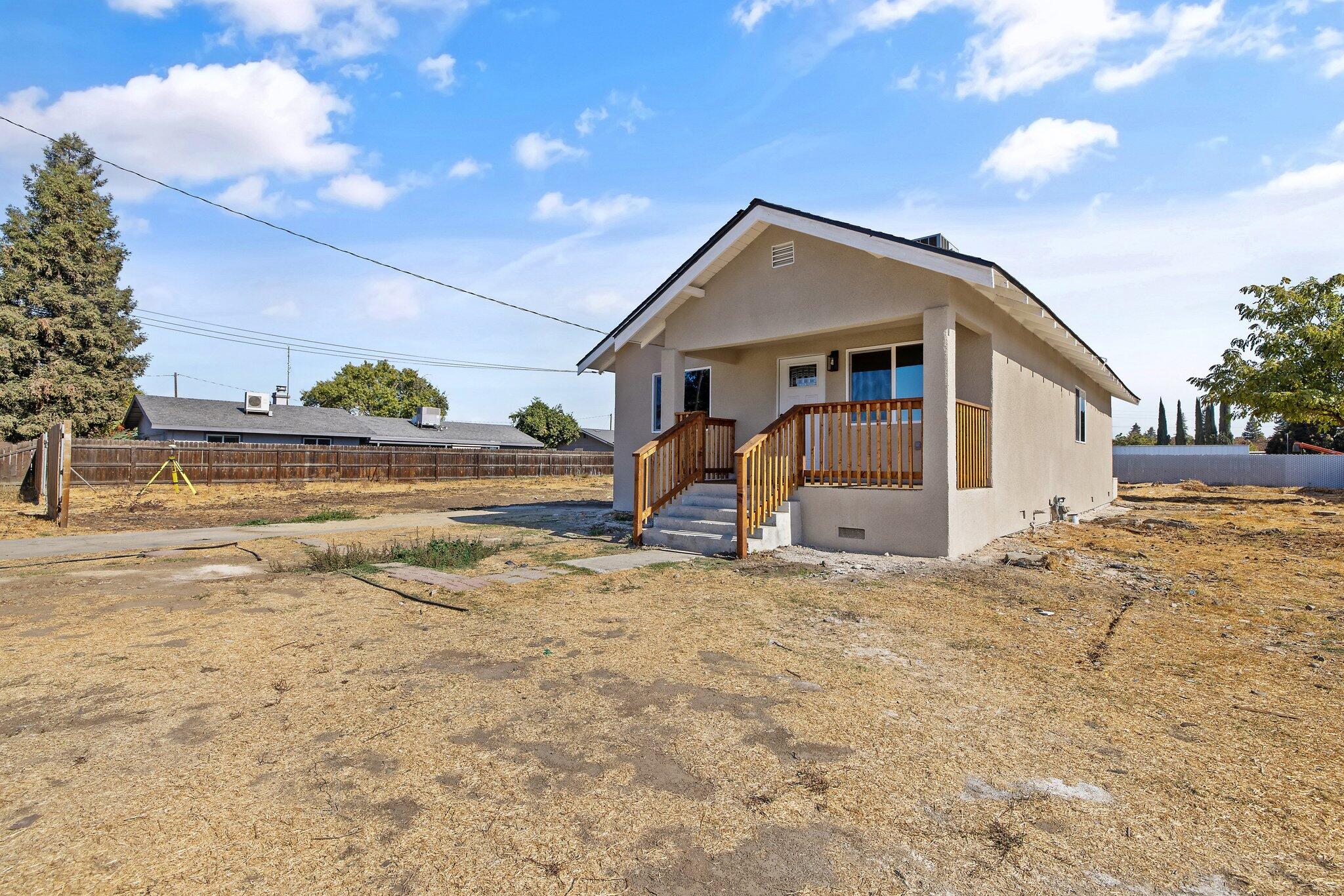 1344 S Liberty St, Visalia, CA 93292