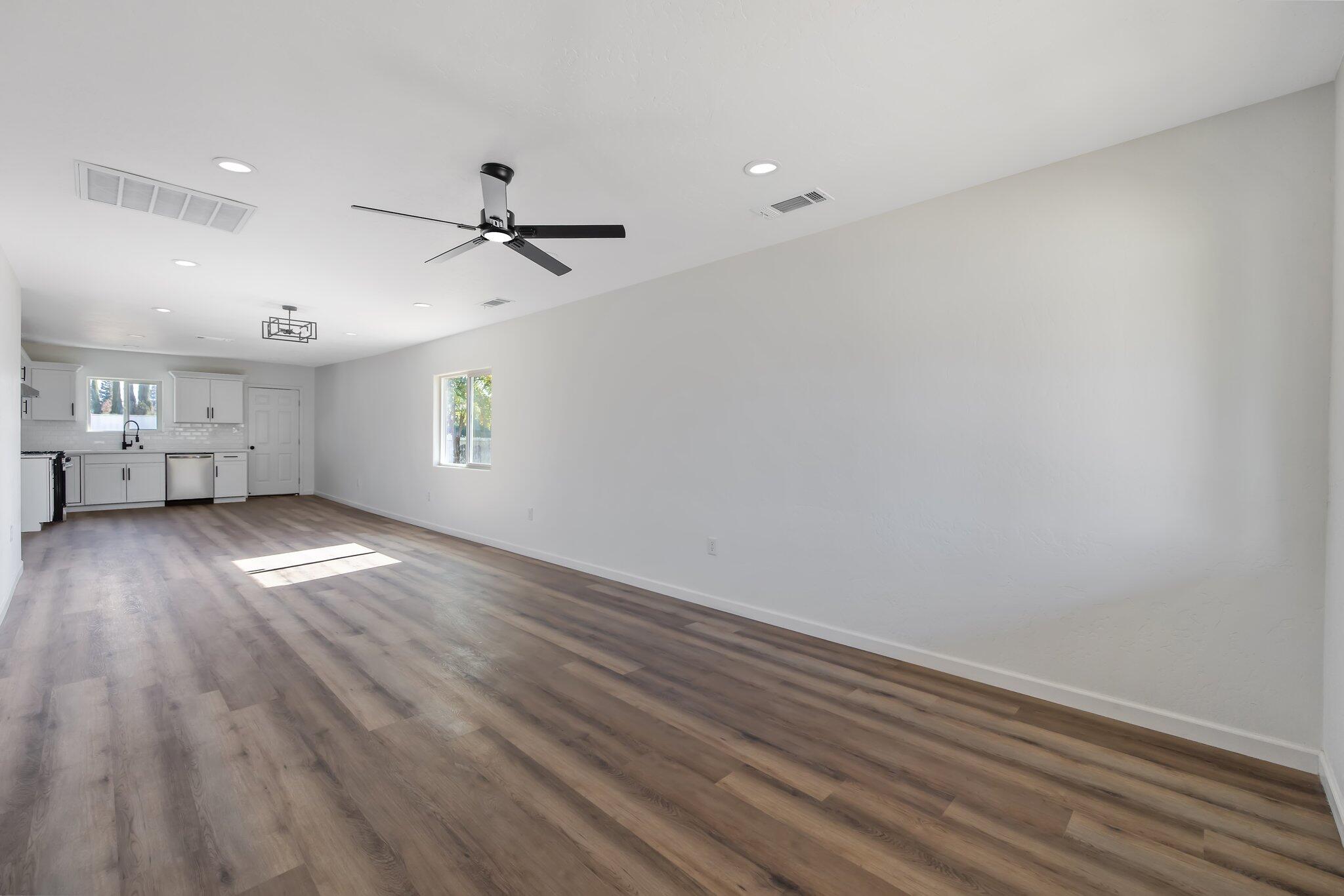 1344 S Liberty St, Visalia, CA 93292