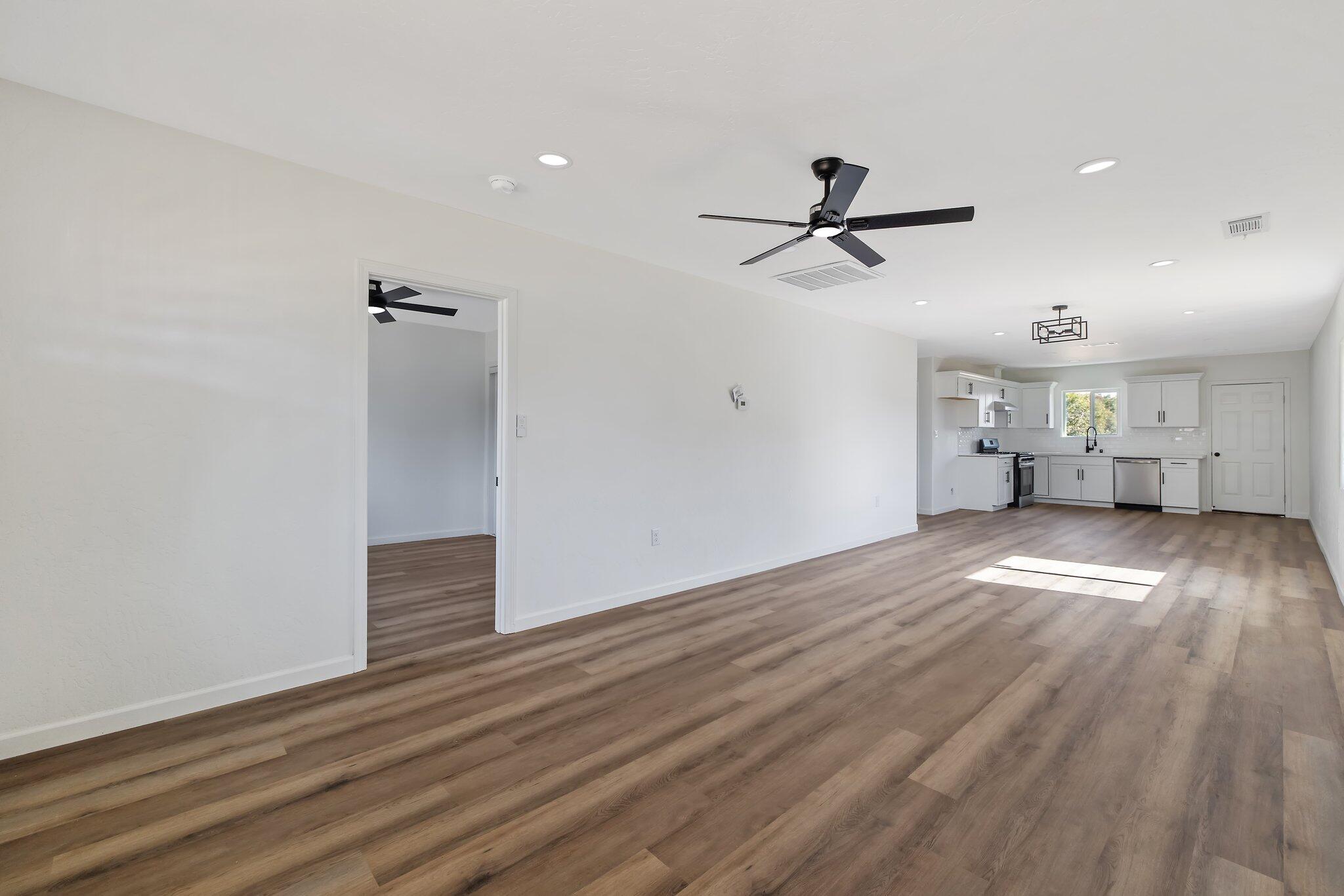 1344 S Liberty St, Visalia, CA 93292