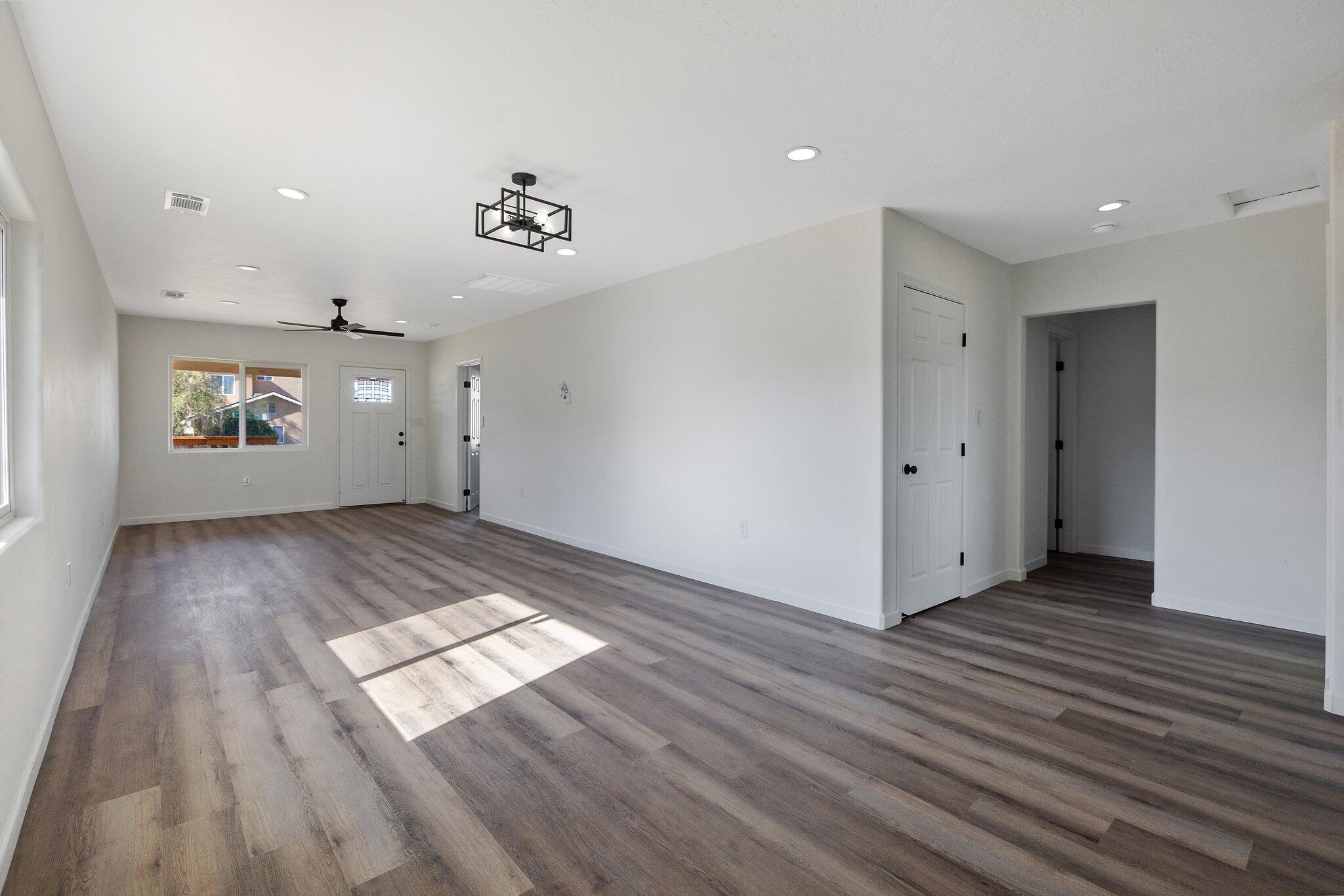 1344 S Liberty St, Visalia, CA 93292