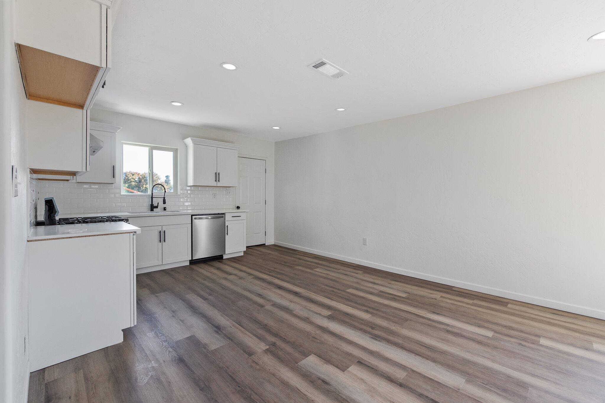 1344 S Liberty St, Visalia, CA 93292