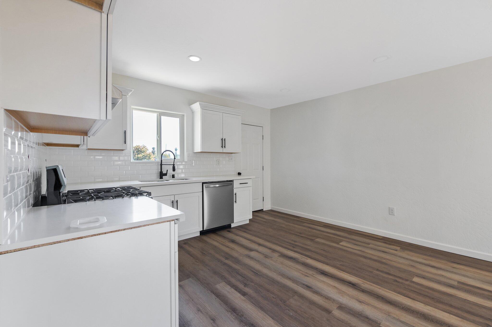 1344 S Liberty St, Visalia, CA 93292