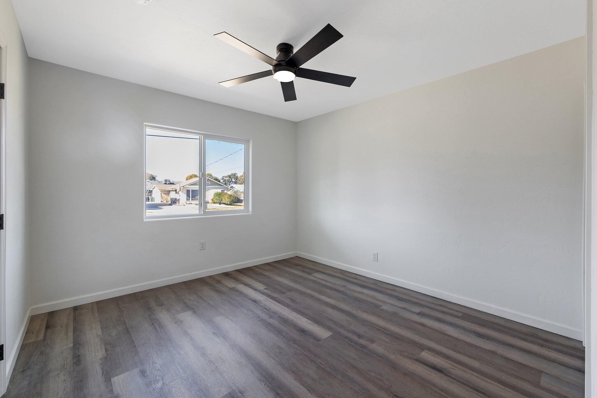 1344 S Liberty St, Visalia, CA 93292