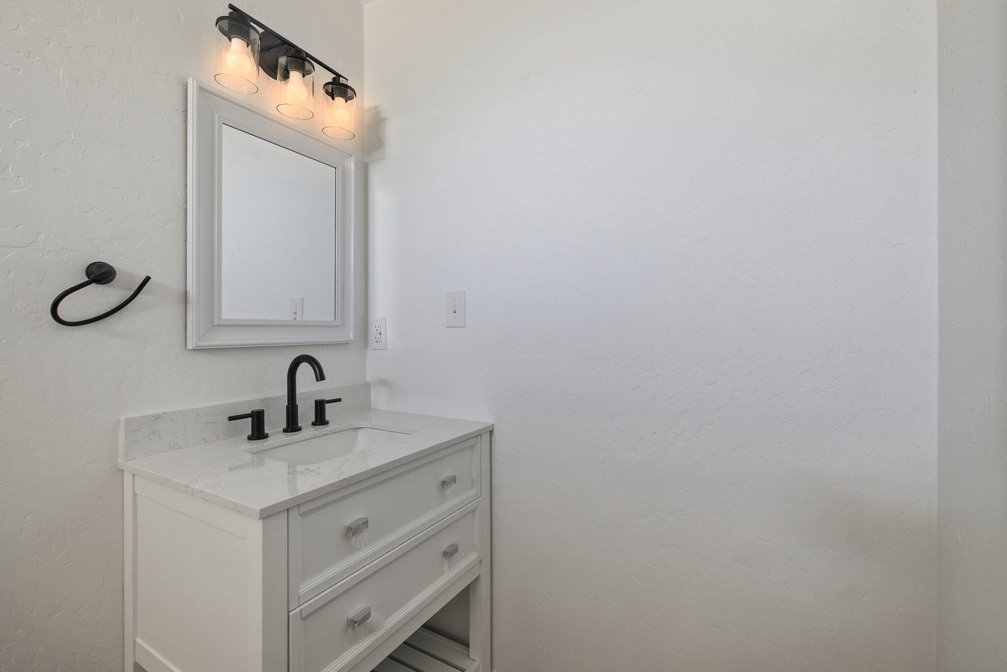 1344 S Liberty St, Visalia, CA 93292