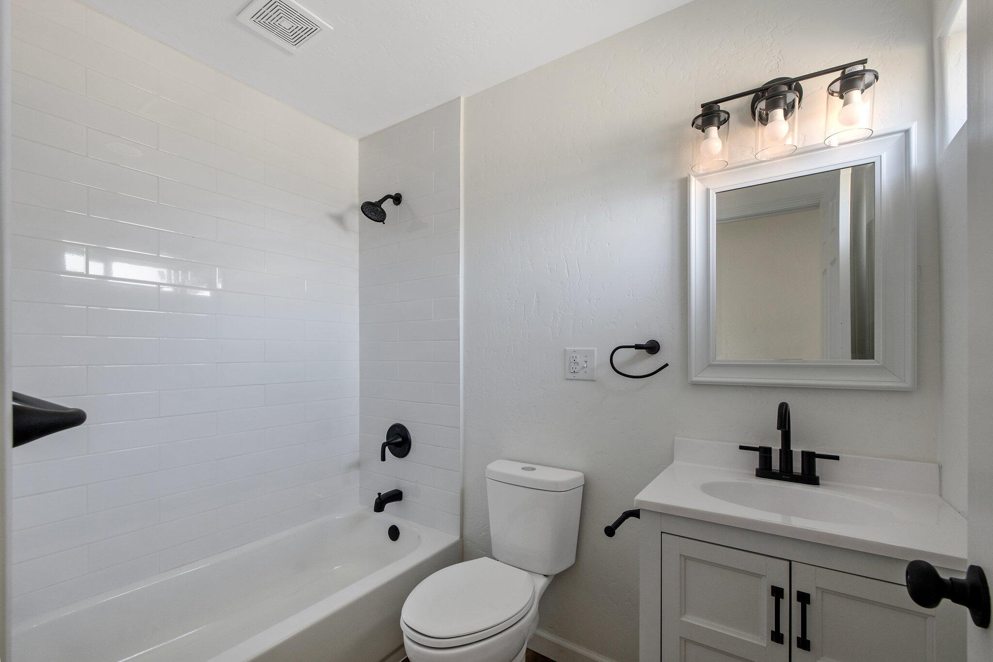 1344 S Liberty St, Visalia, CA 93292