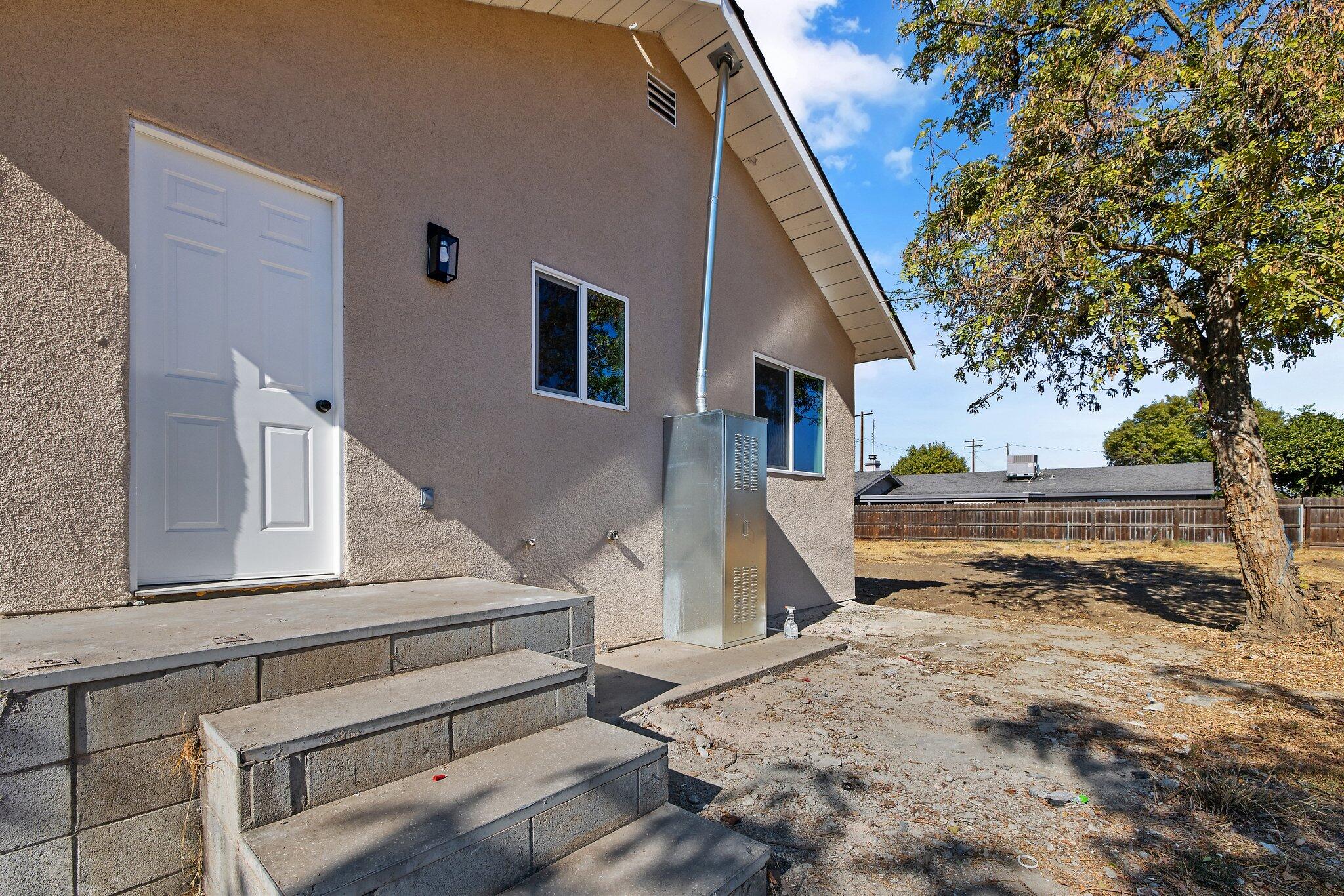 1344 S Liberty St, Visalia, CA 93292