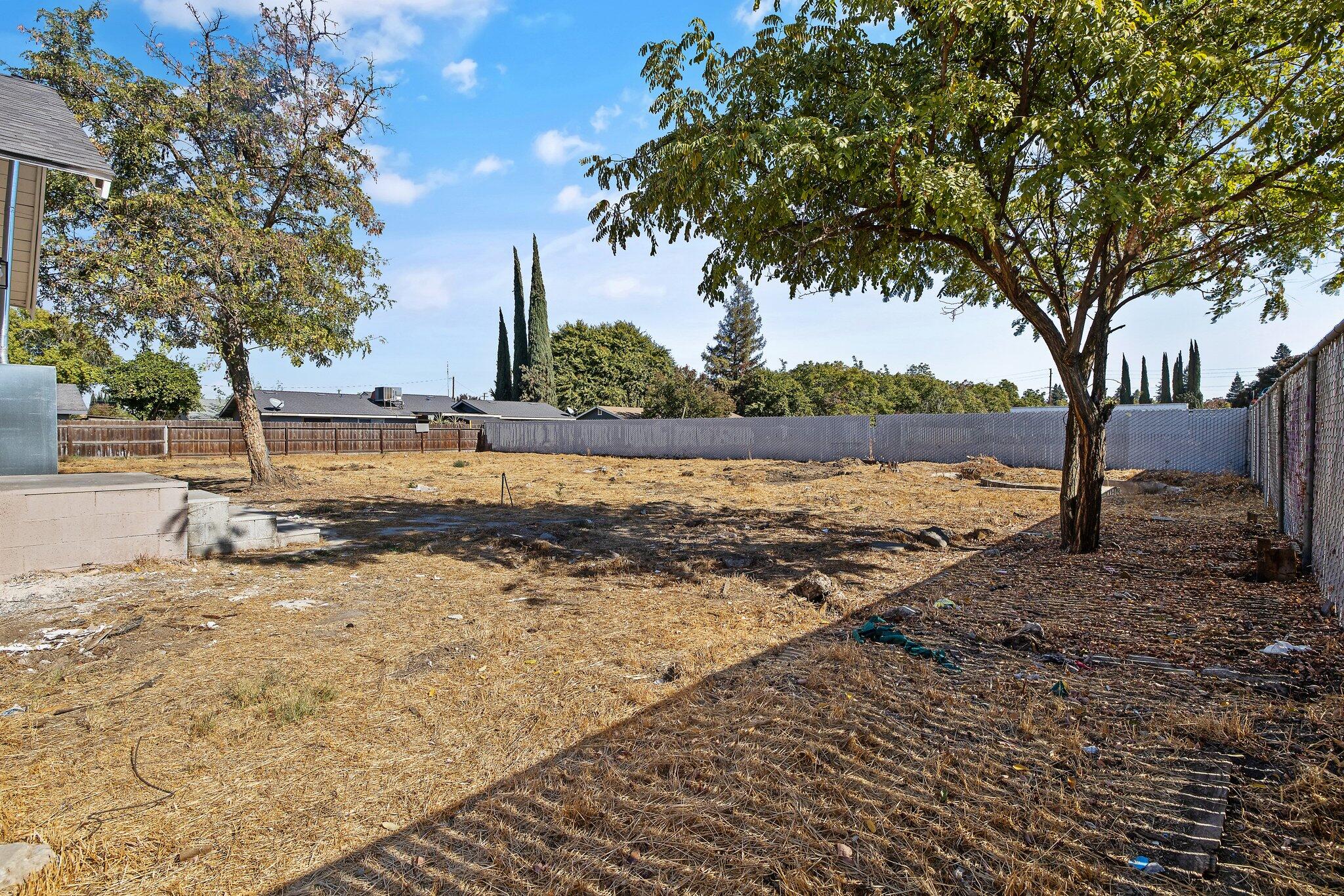 1344 S Liberty St, Visalia, CA 93292