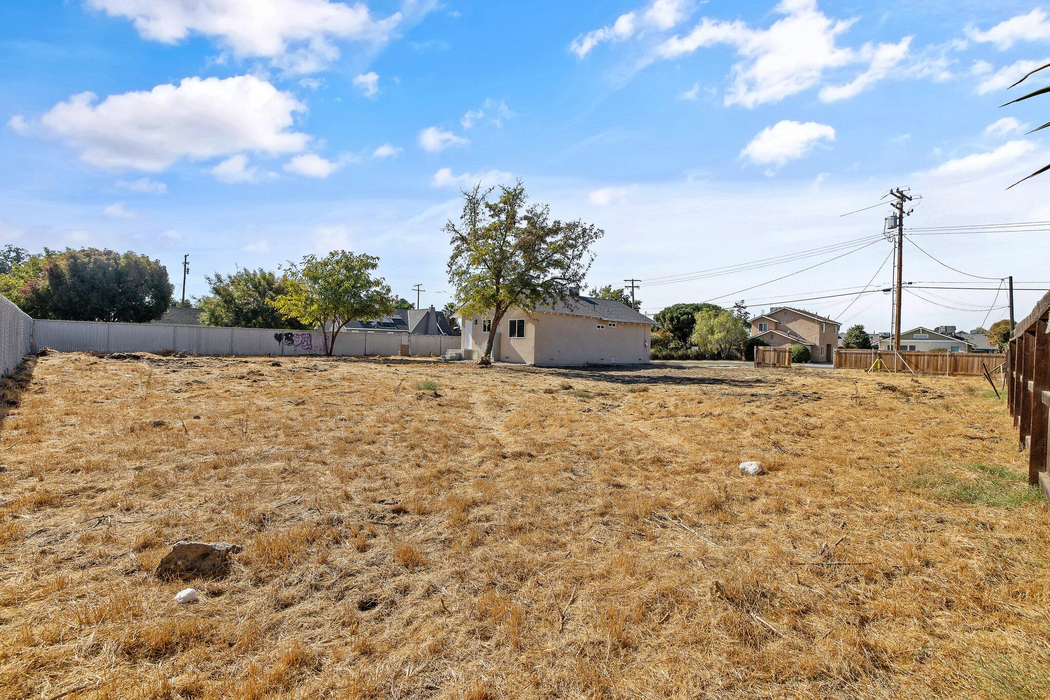 1344 S Liberty St, Visalia, CA 93292