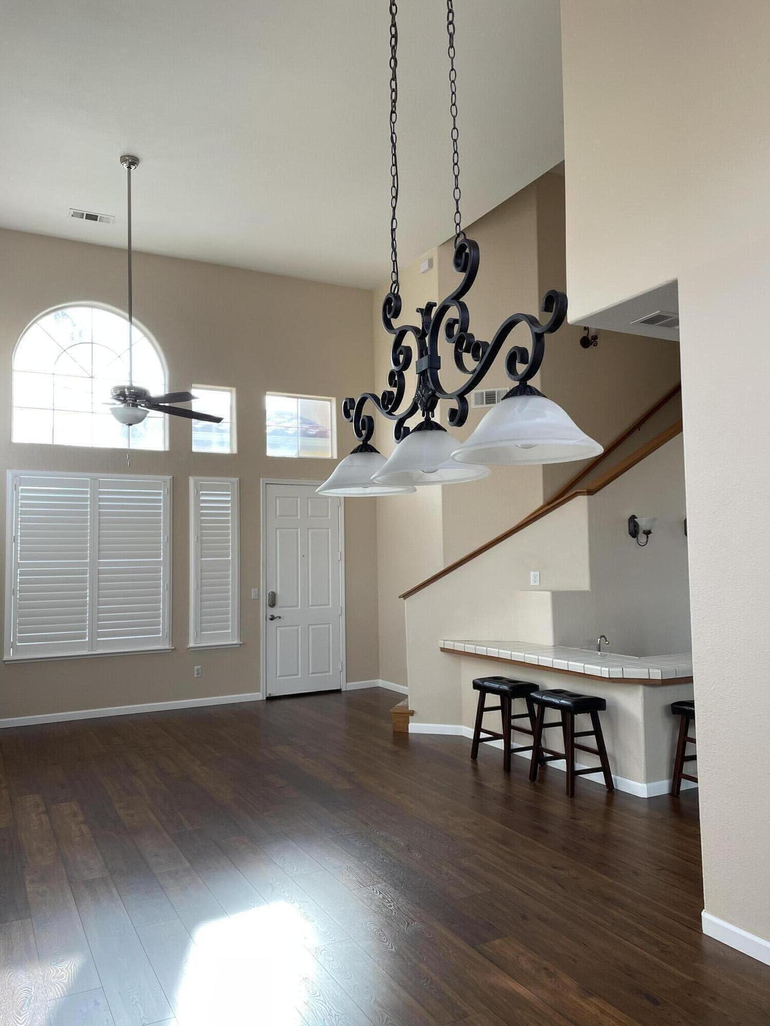 989 Laguna Dr, Lemoore, CA 93245