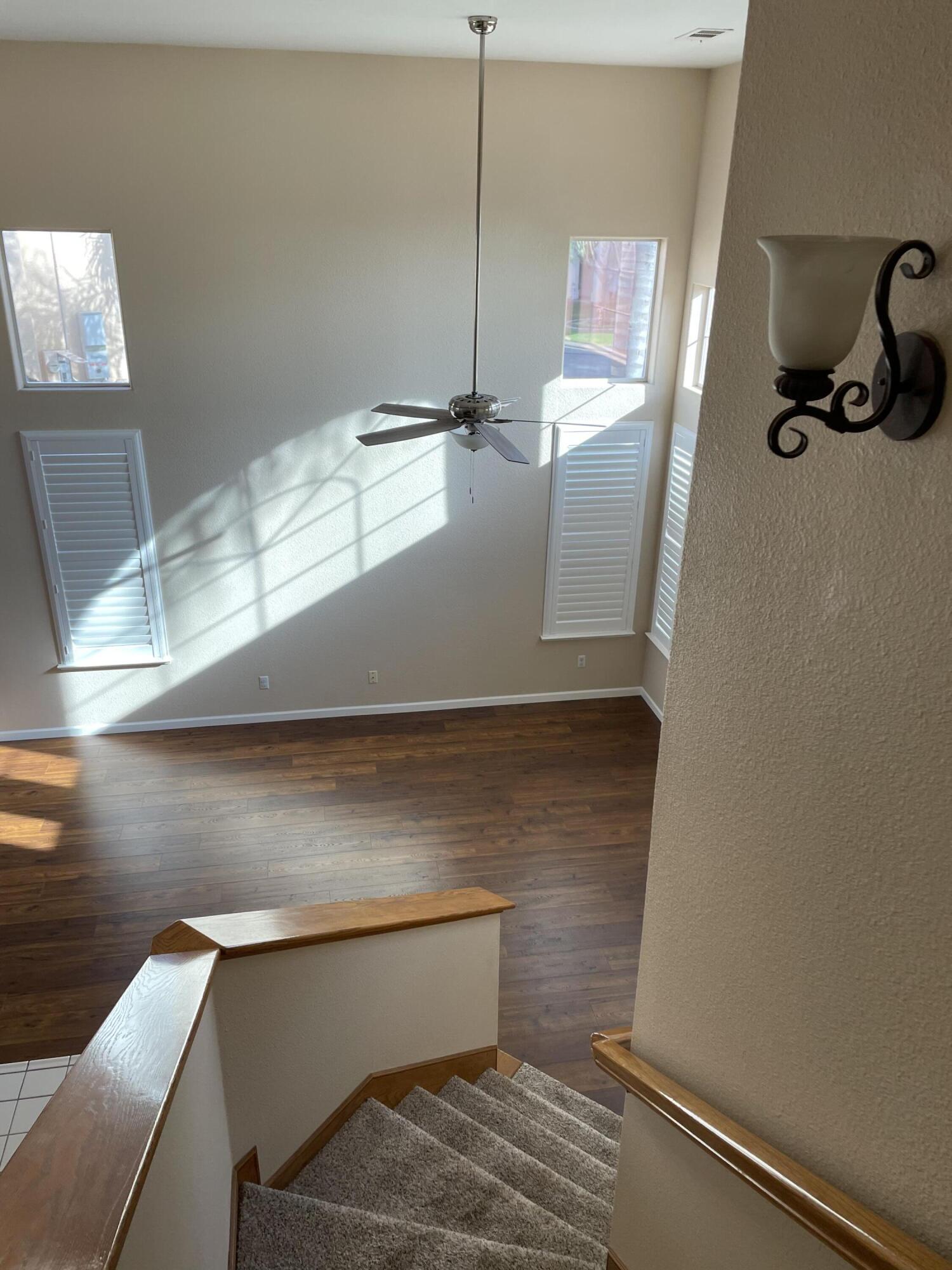 989 Laguna Dr, Lemoore, CA 93245