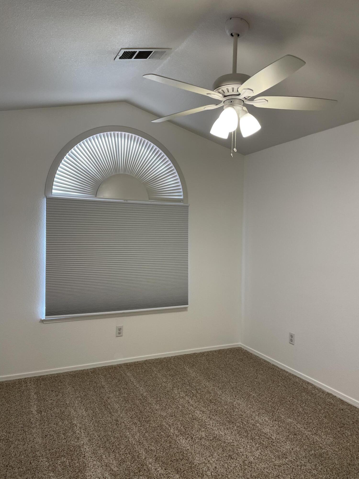 989 Laguna Dr, Lemoore, CA 93245