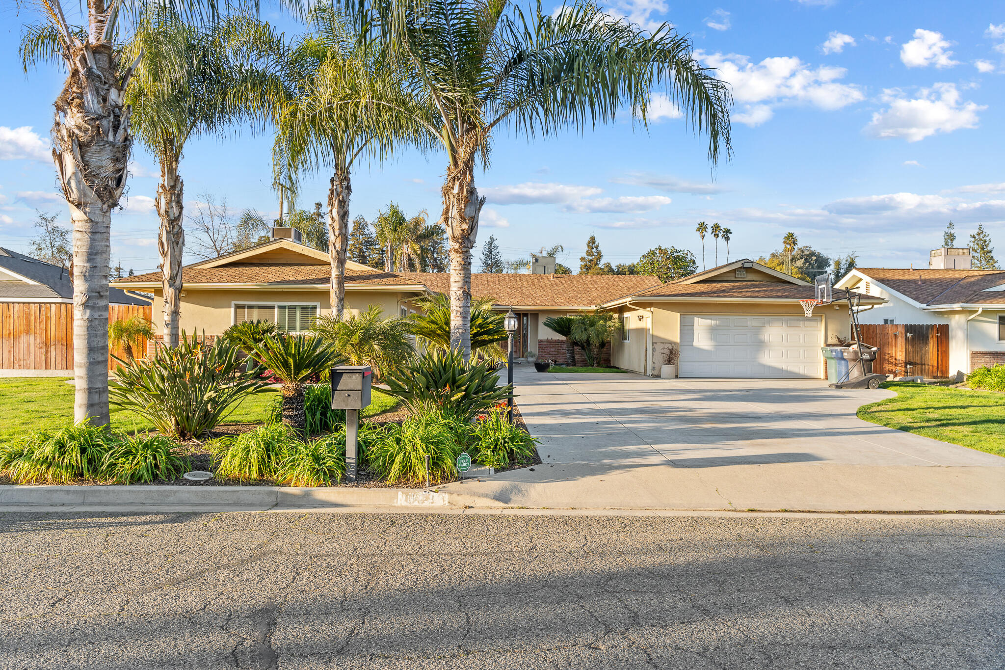 908 N Beatrice, Tulare, CA 93274