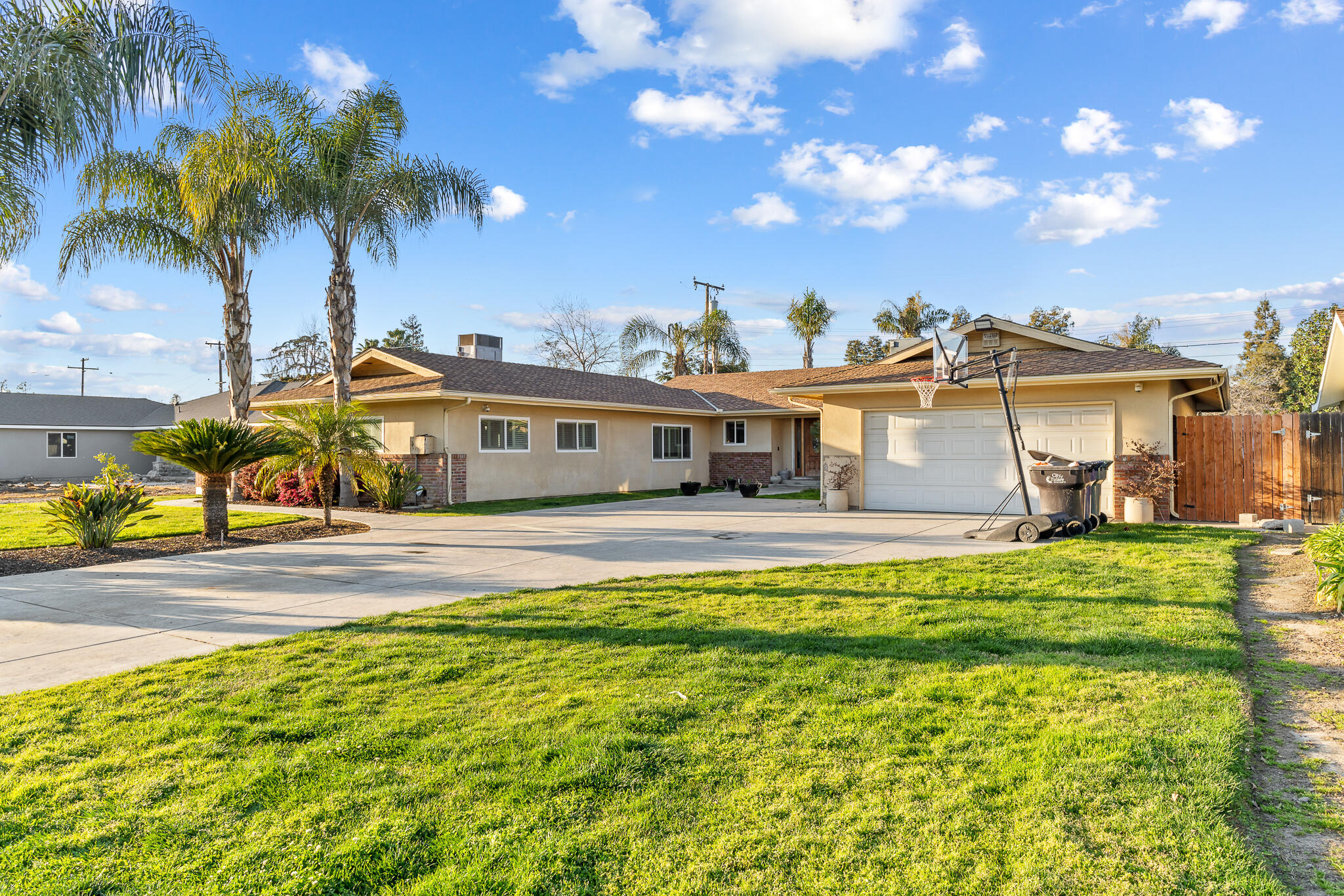 908 N Beatrice, Tulare, CA 93274