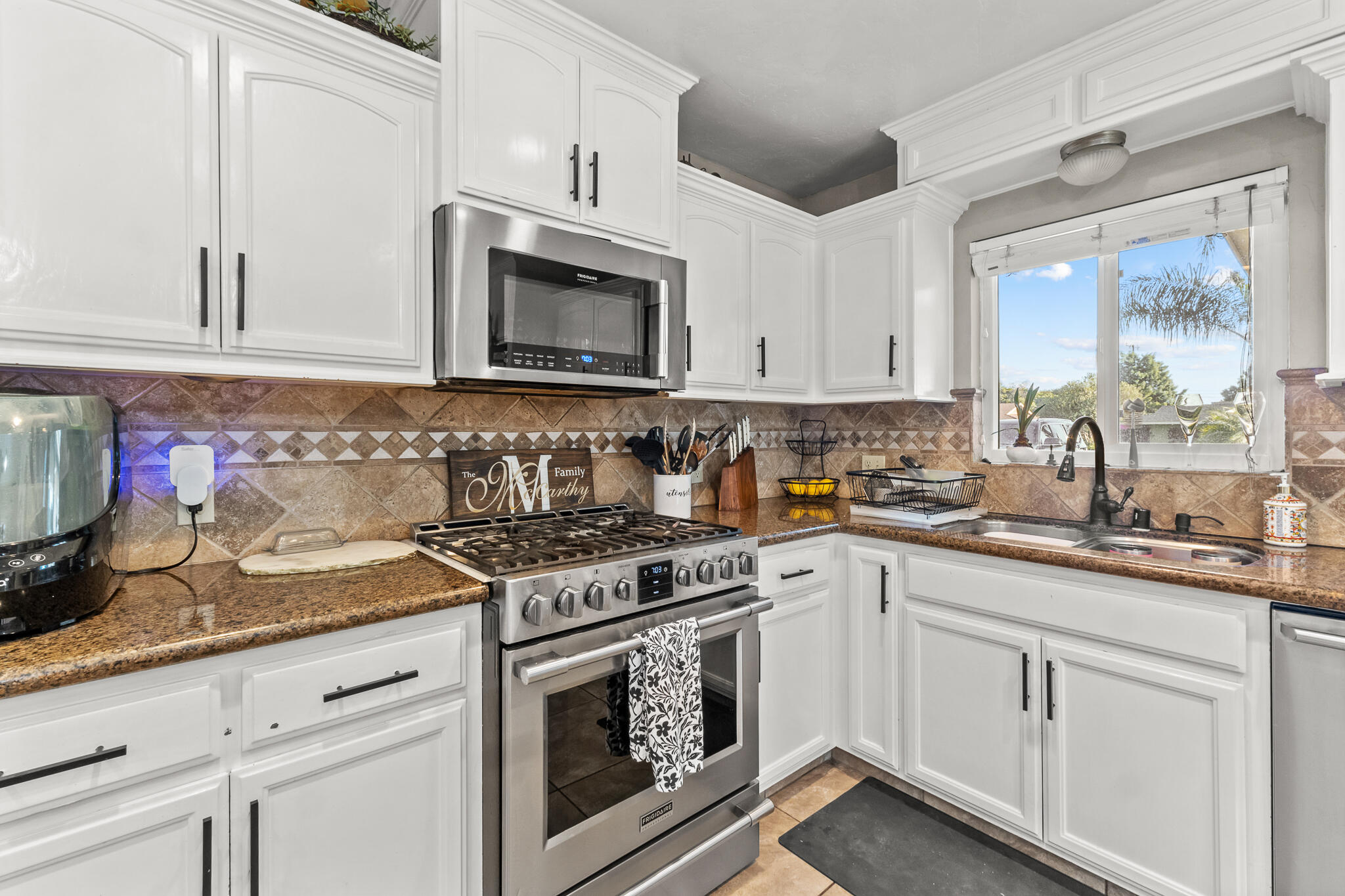 908 N Beatrice, Tulare, CA 93274