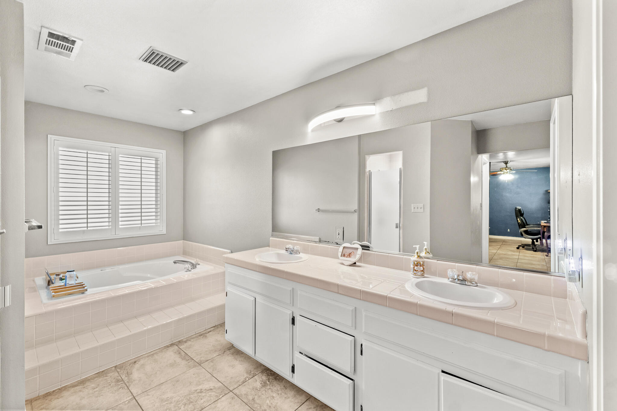 908 N Beatrice, Tulare, CA 93274