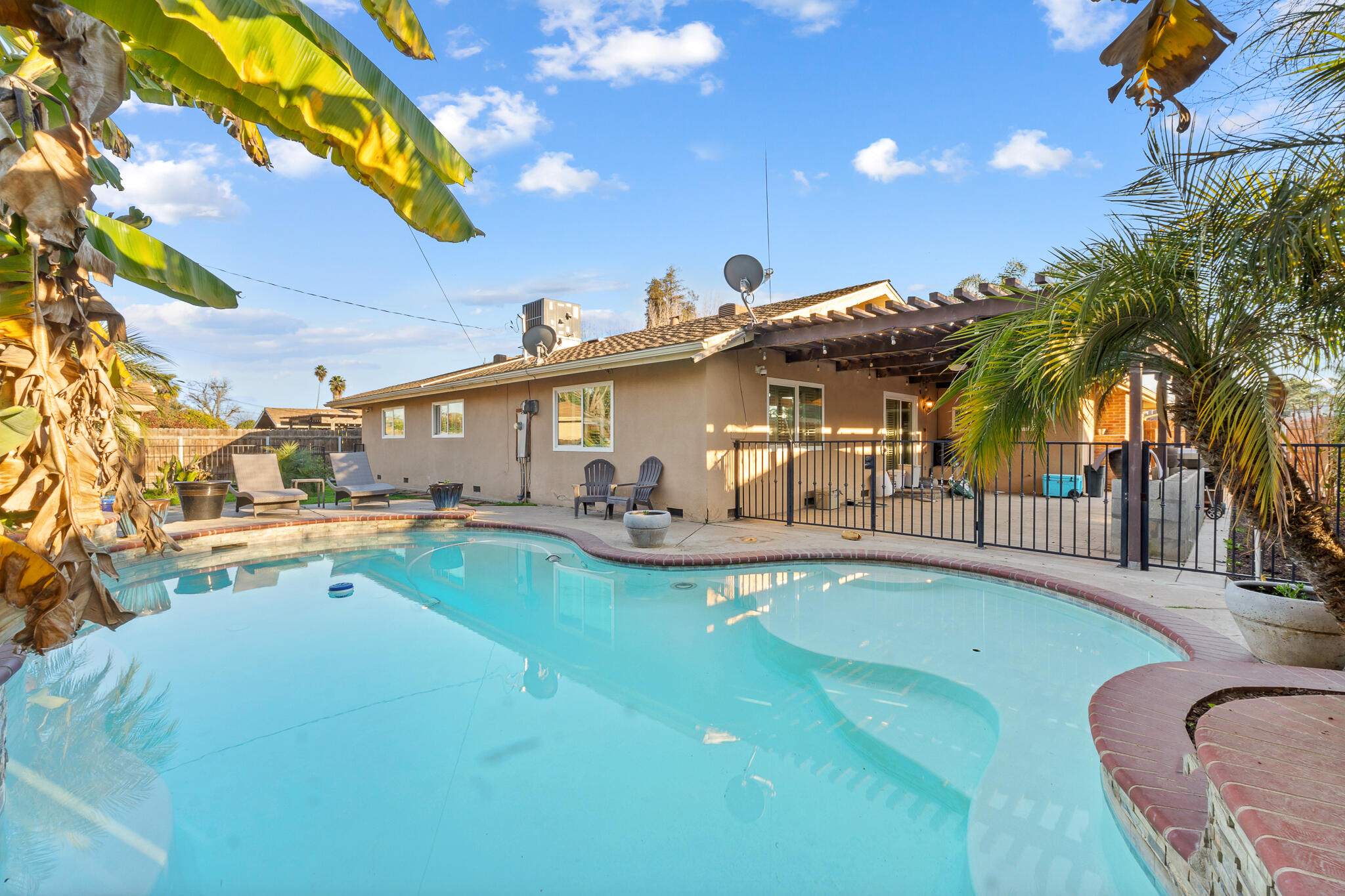 908 N Beatrice, Tulare, CA 93274