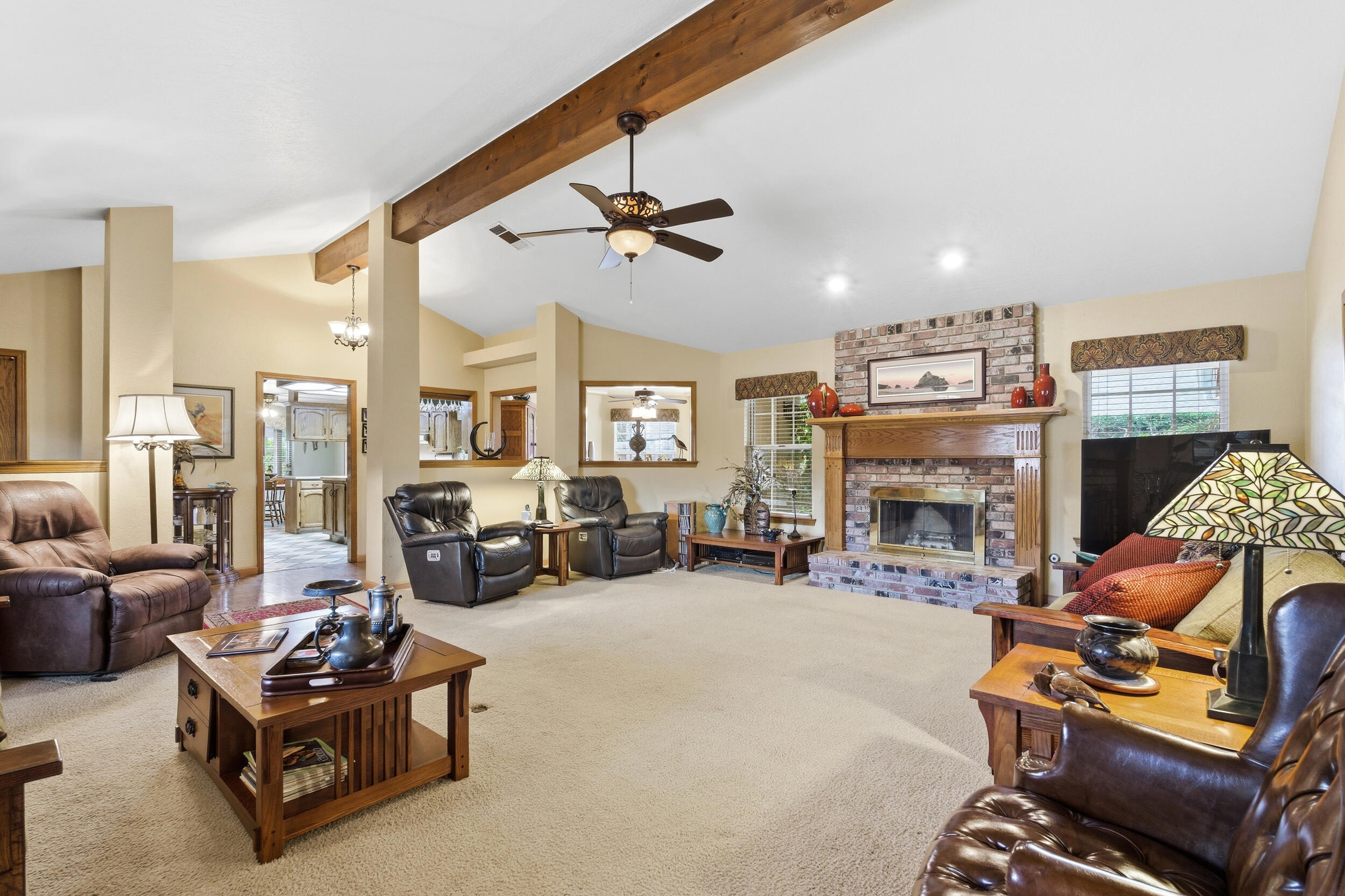 139 E Chestnut Ct, Visalia, CA 93277