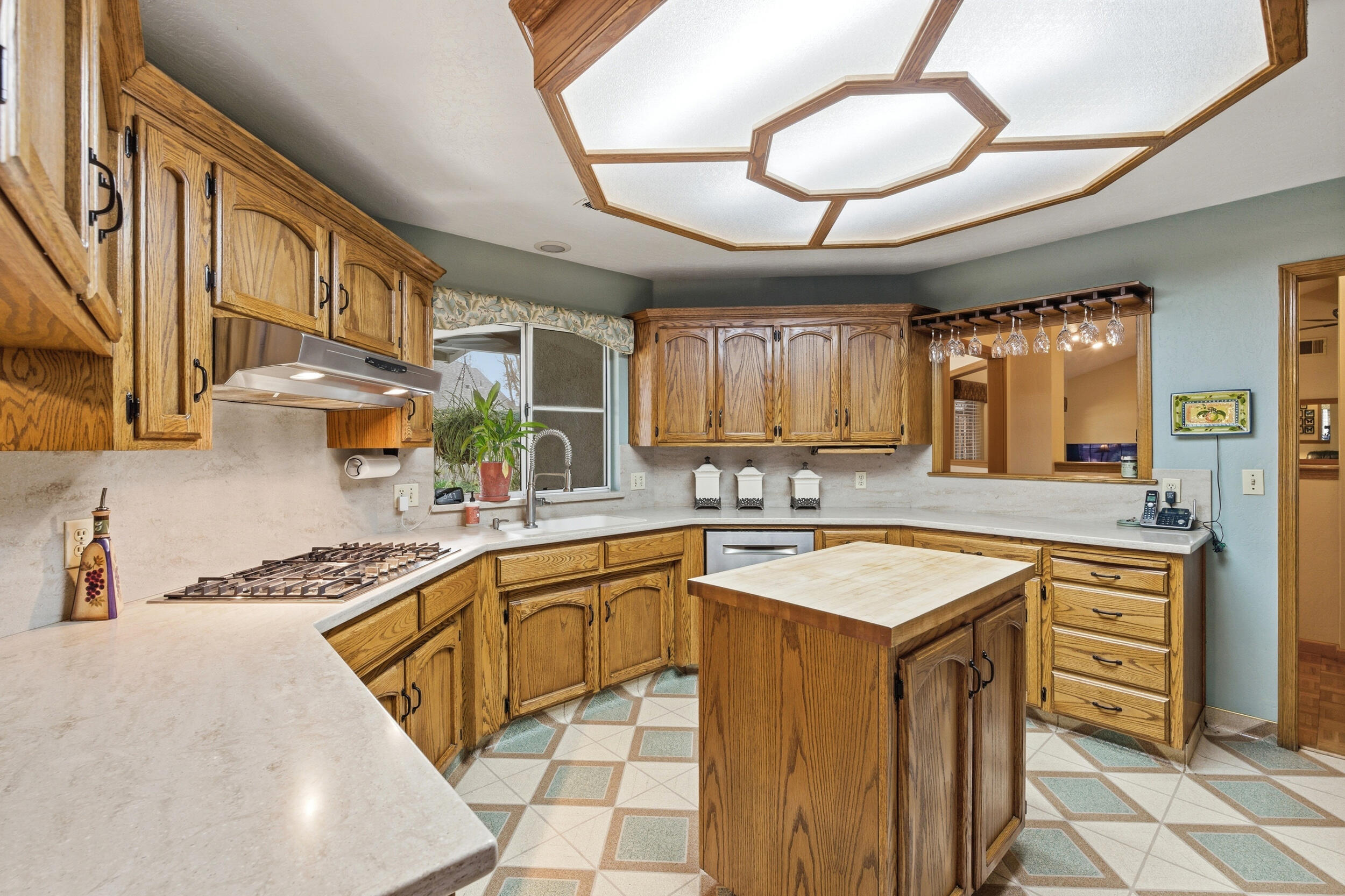 139 E Chestnut Ct, Visalia, CA 93277