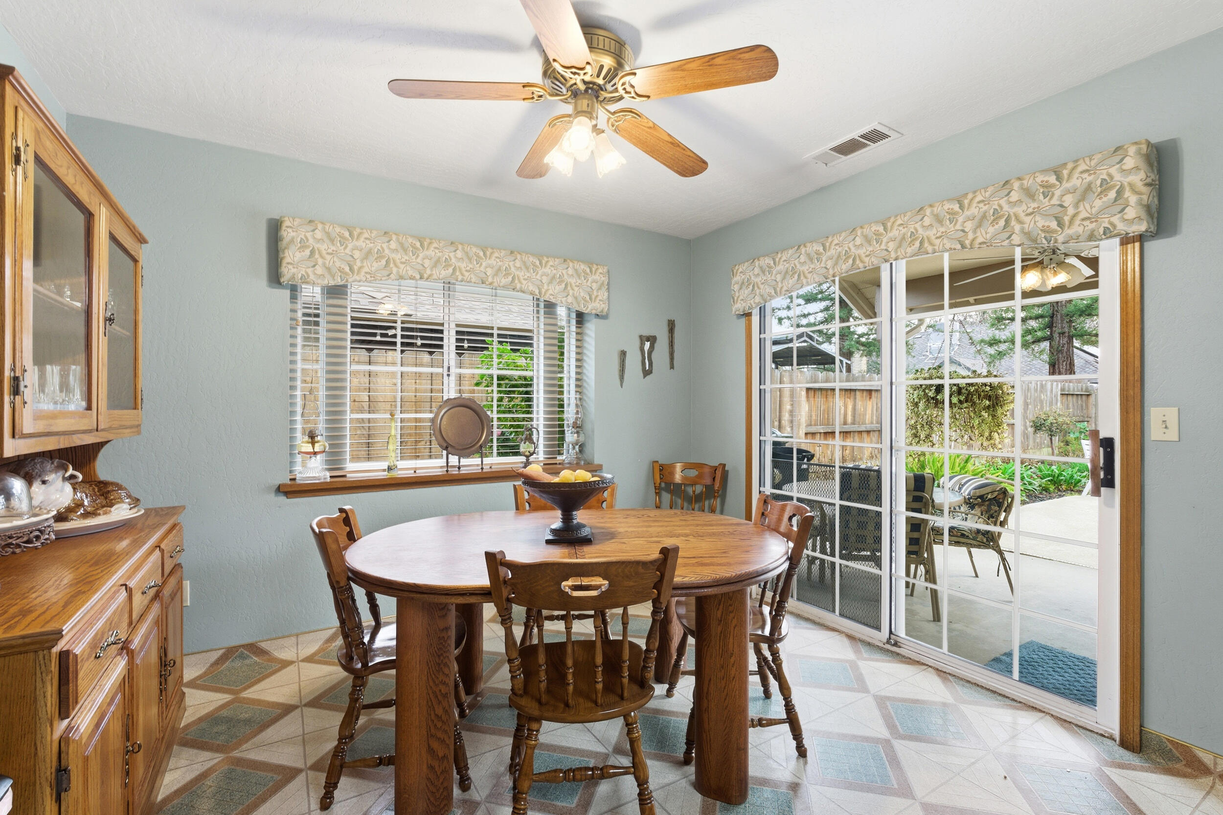 139 E Chestnut Ct, Visalia, CA 93277