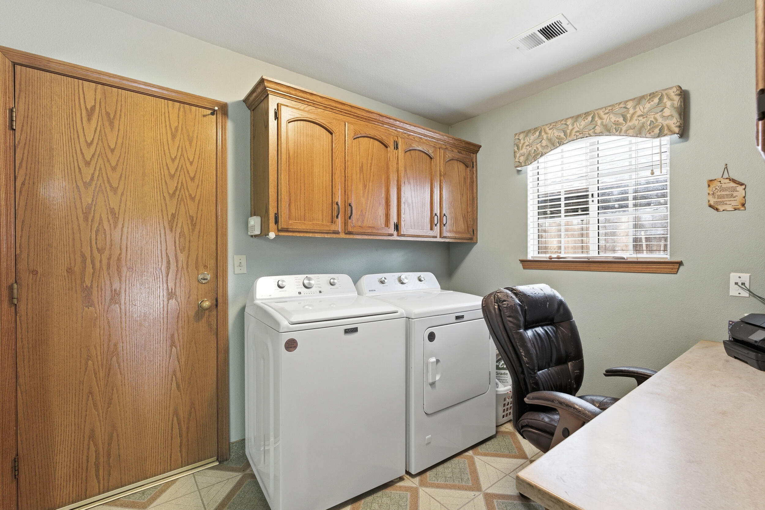 139 E Chestnut Ct, Visalia, CA 93277