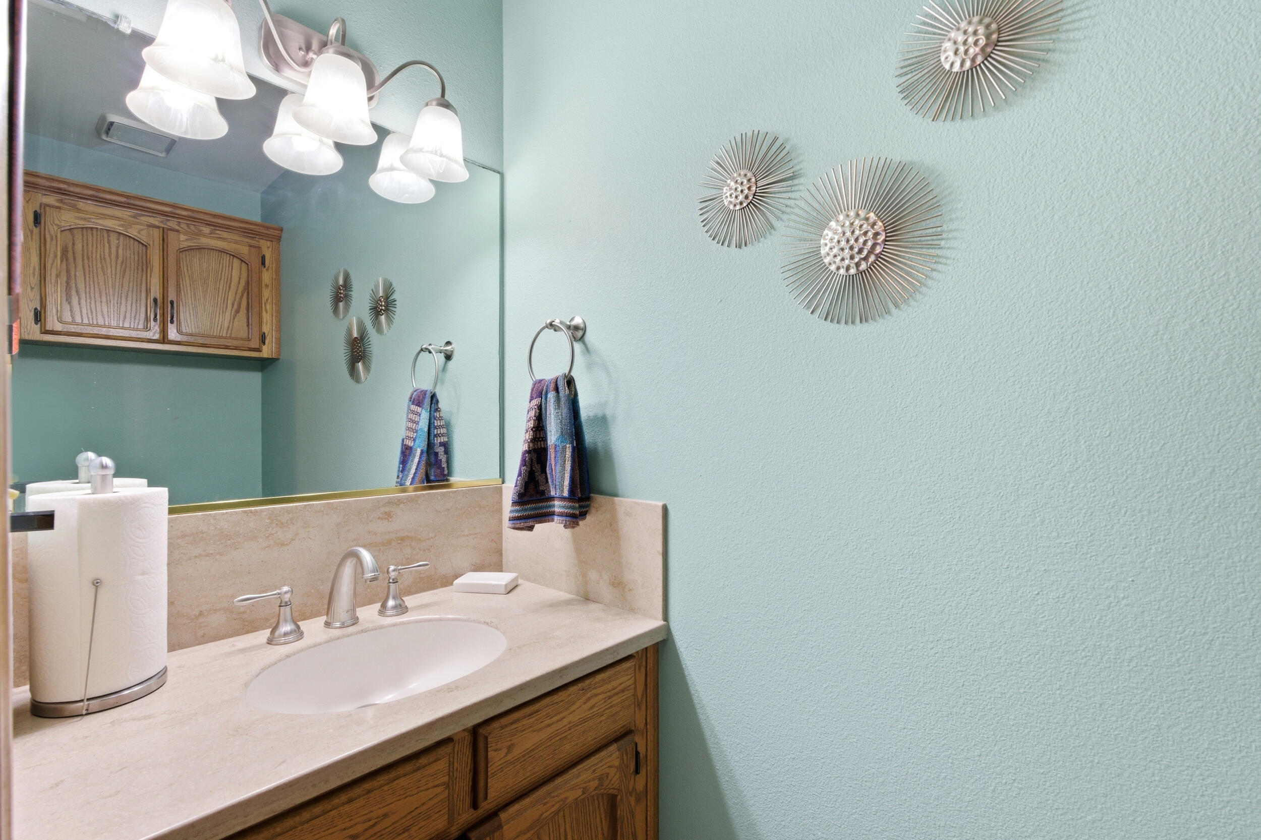 139 E Chestnut Ct, Visalia, CA 93277