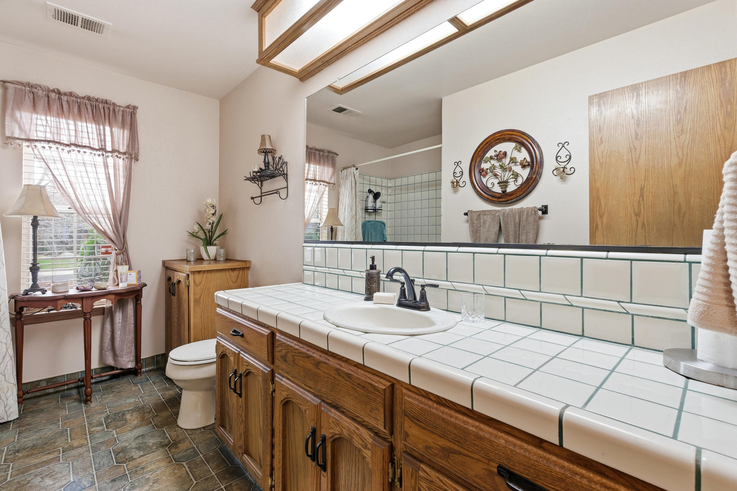 139 E Chestnut Ct, Visalia, CA 93277