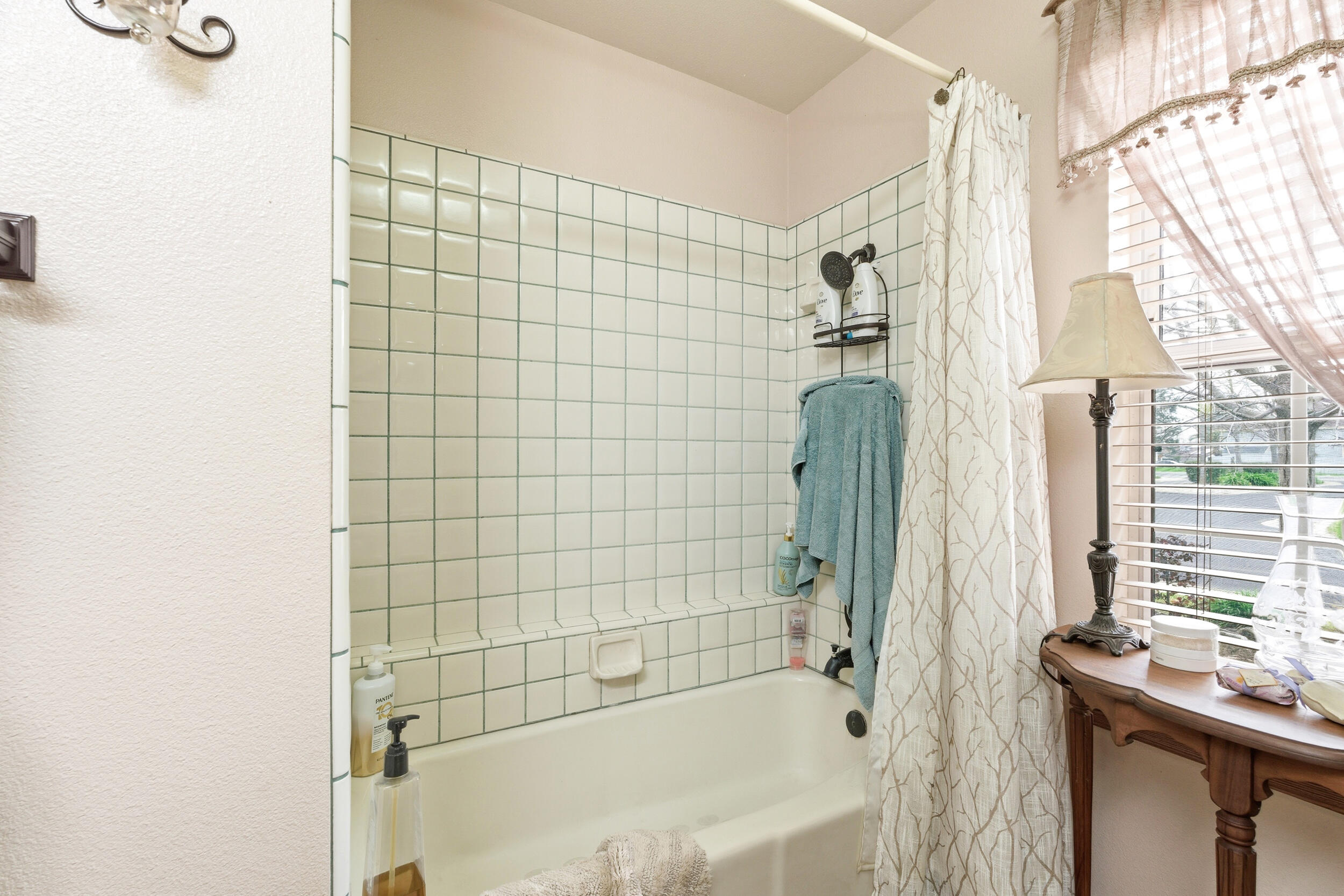 139 E Chestnut Ct, Visalia, CA 93277