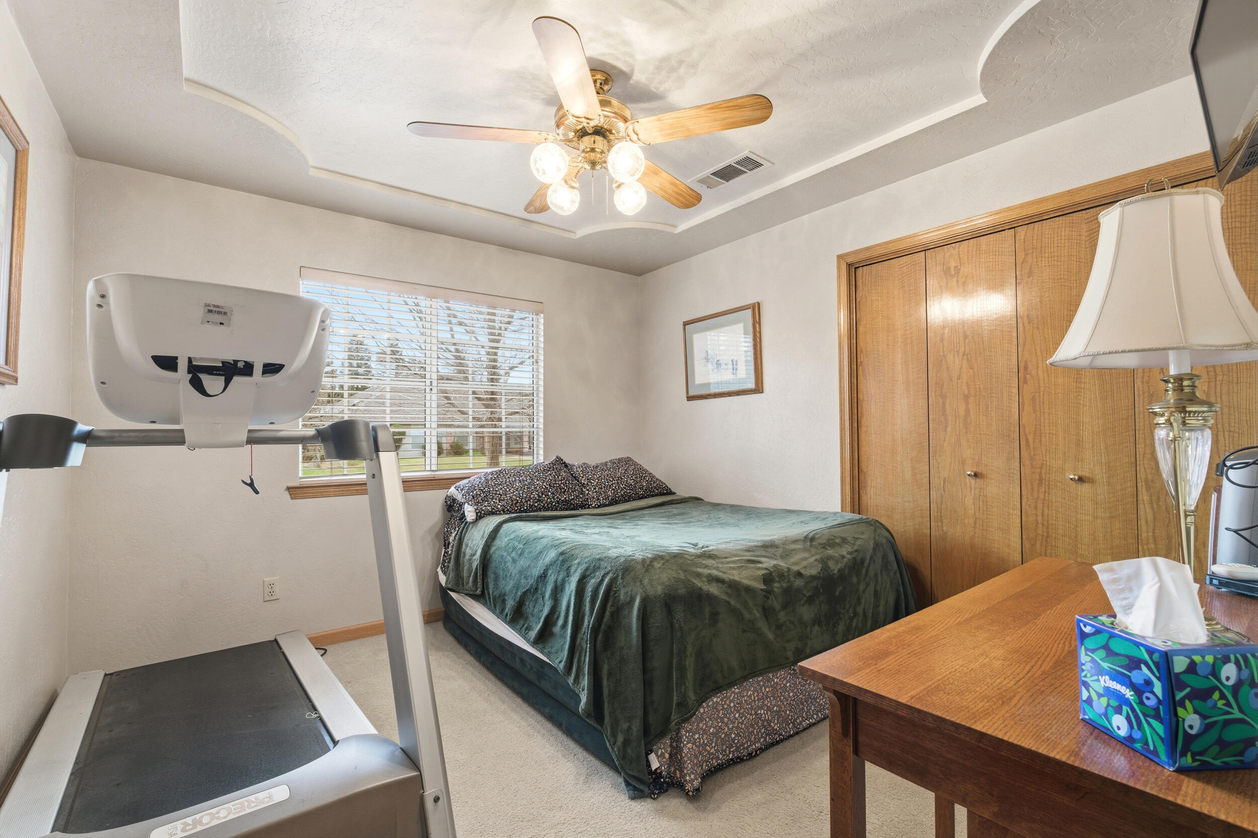 139 E Chestnut Ct, Visalia, CA 93277