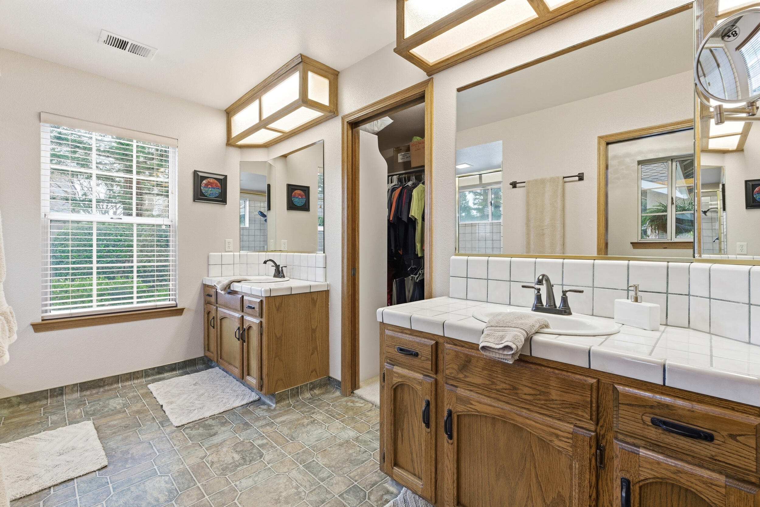 139 E Chestnut Ct, Visalia, CA 93277