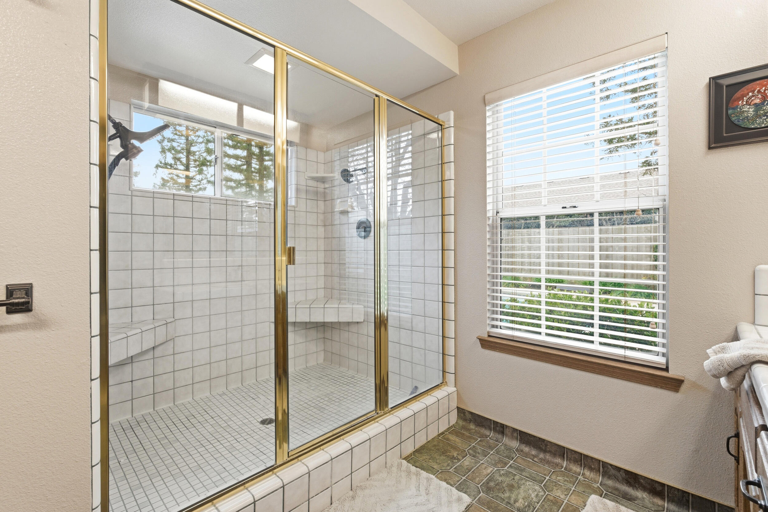 139 E Chestnut Ct, Visalia, CA 93277