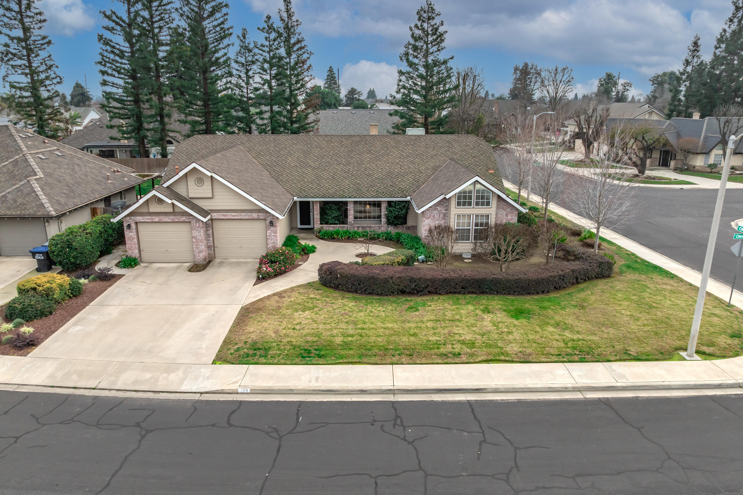 139 E Chestnut Ct, Visalia, CA 93277