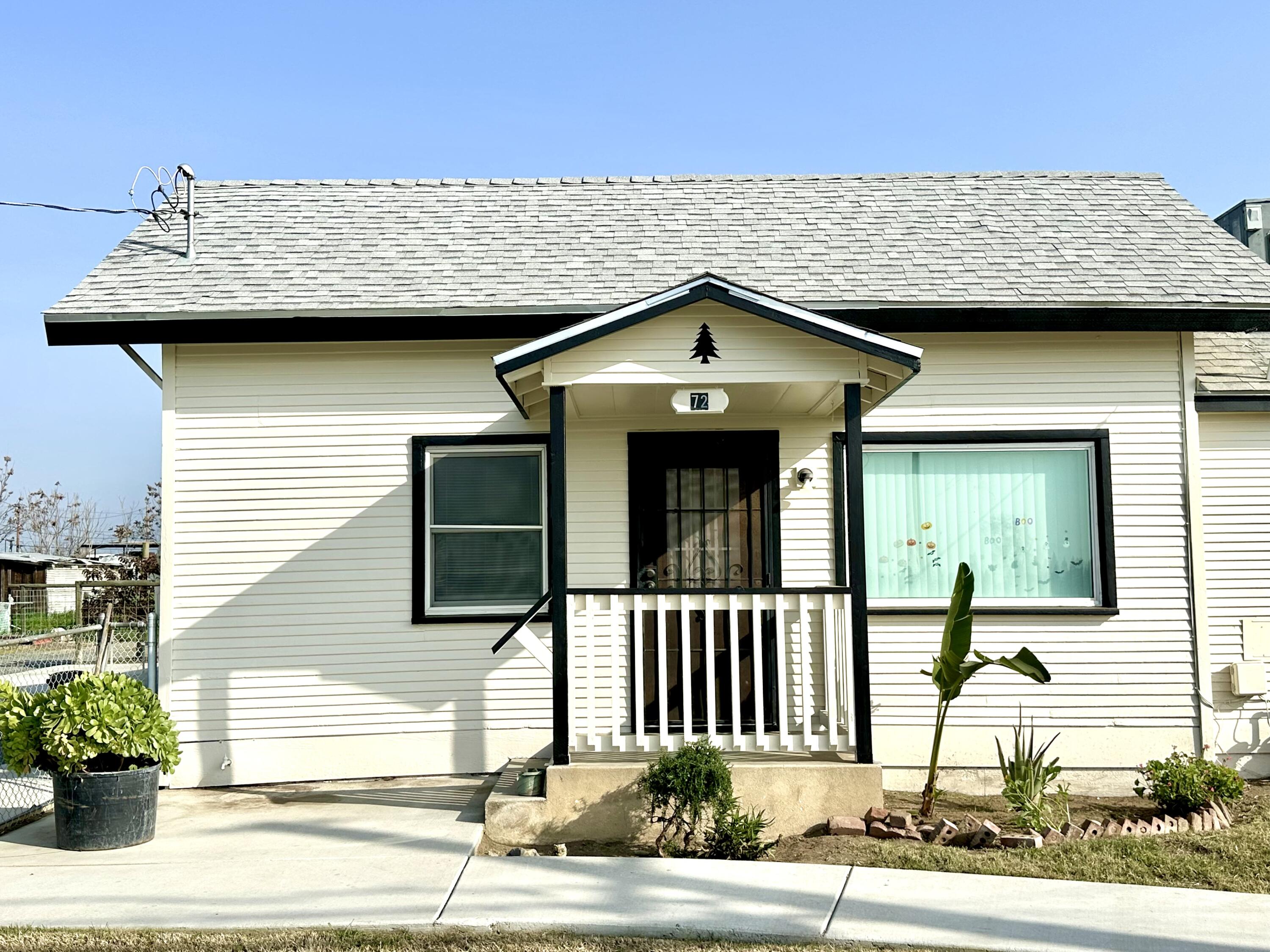 72 S Newcomb St, Porterville, CA 93257