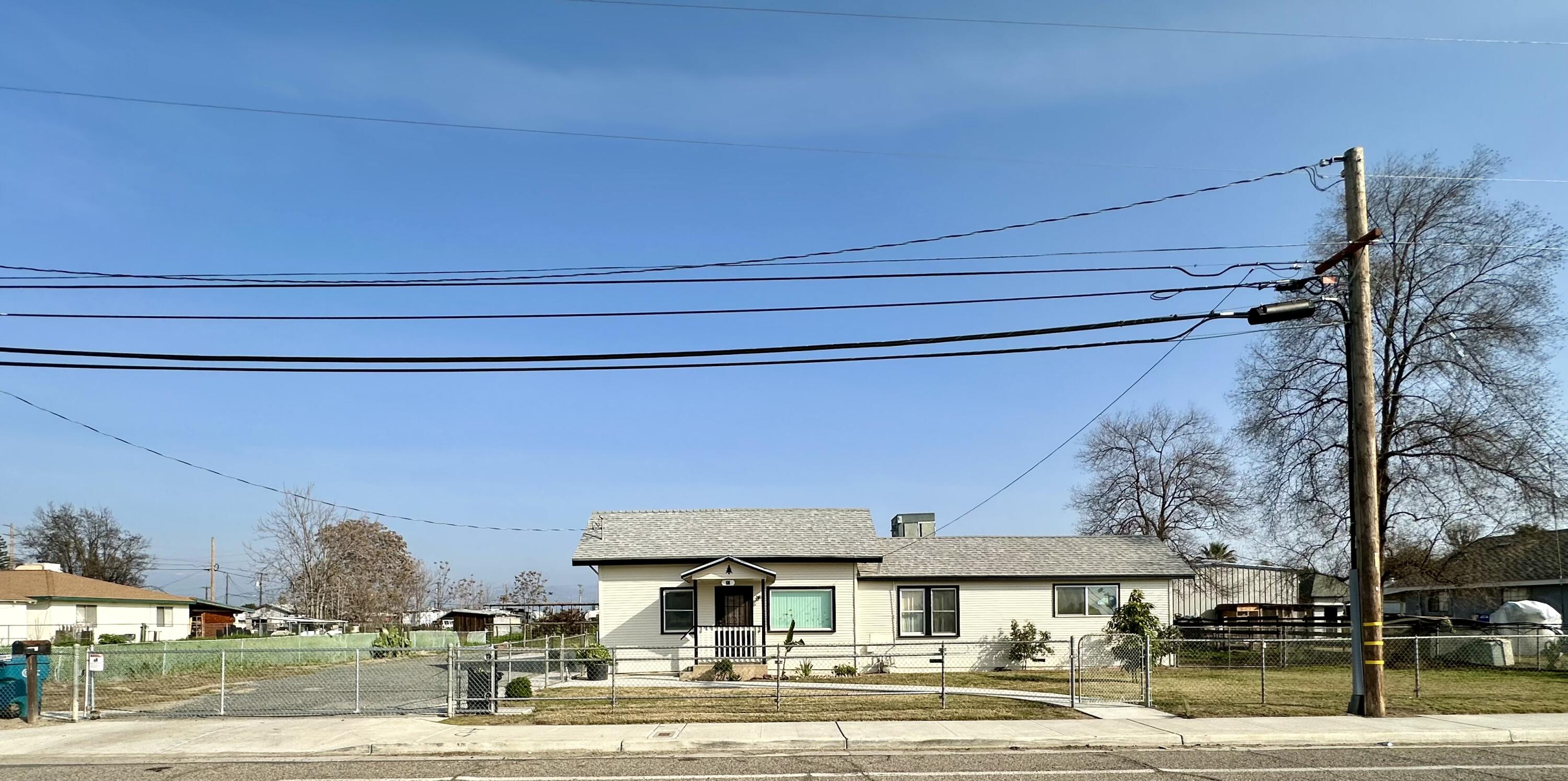 72 S Newcomb St, Porterville, CA 93257