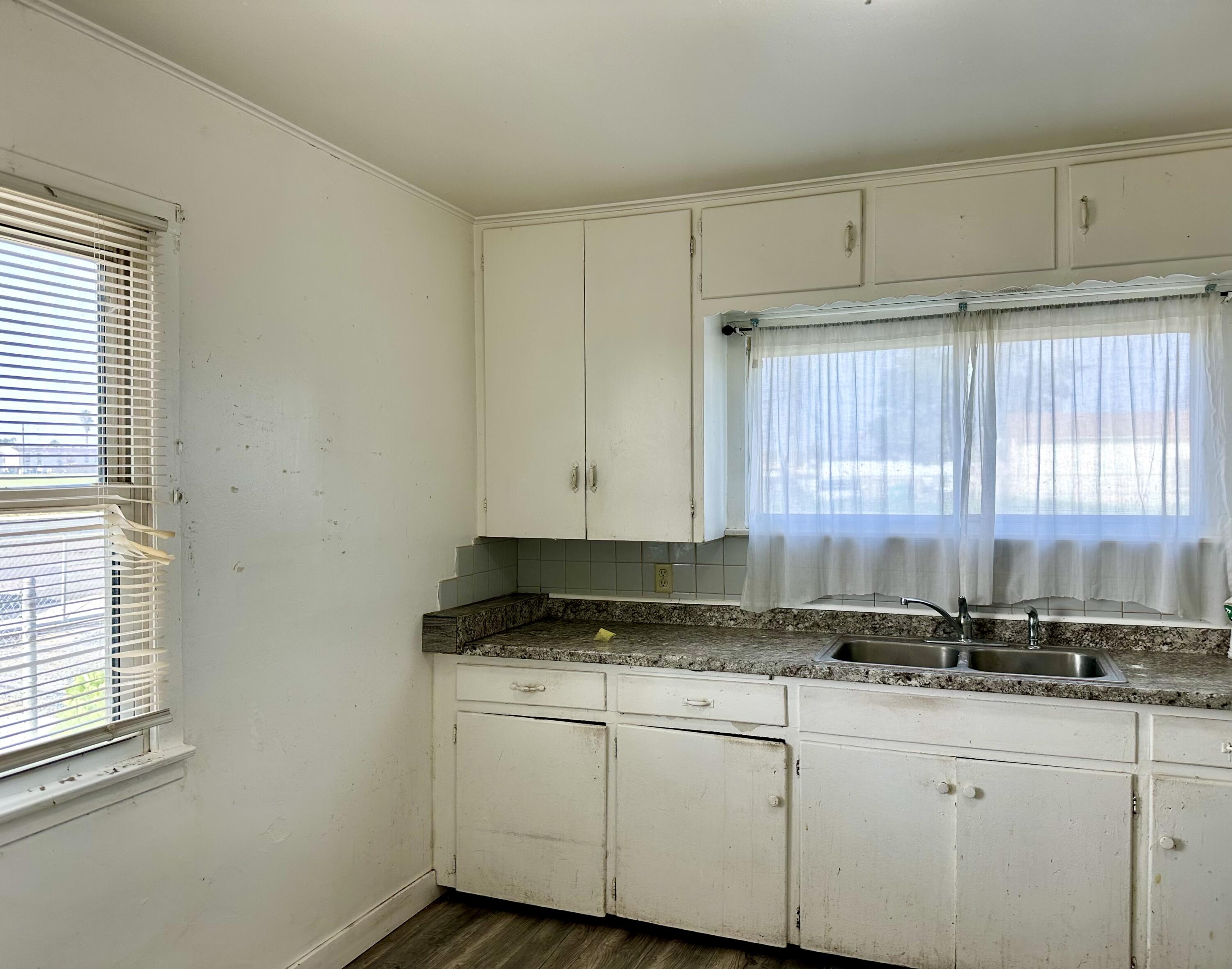 72 S Newcomb St, Porterville, CA 93257